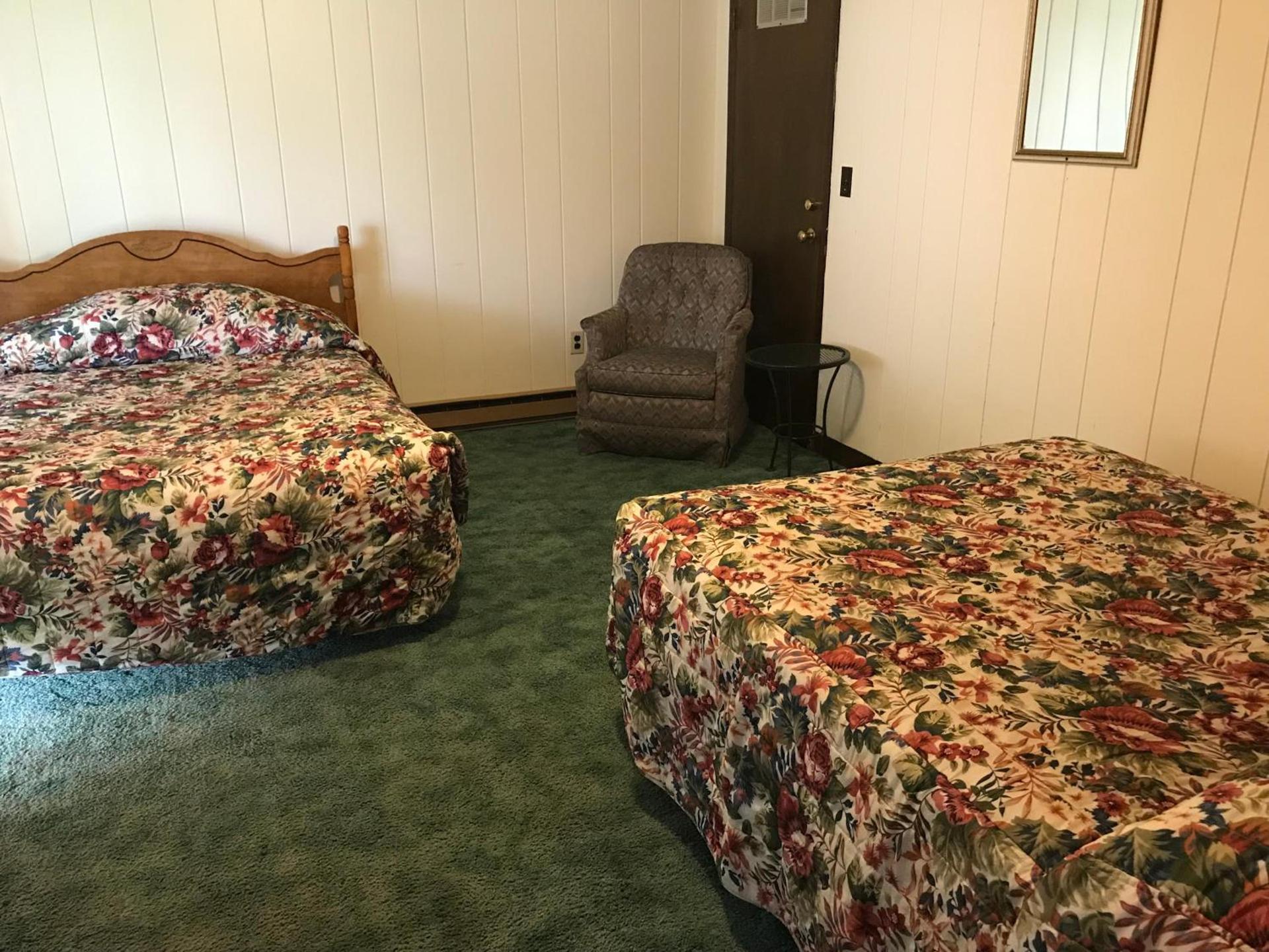 Simmons Motel and Suites photo 36