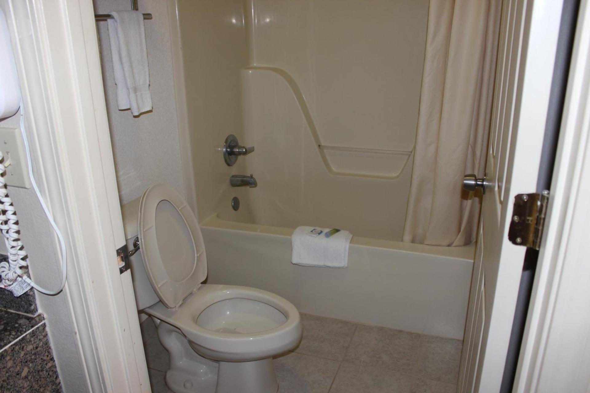 Nationwide 9 Inn photo 14