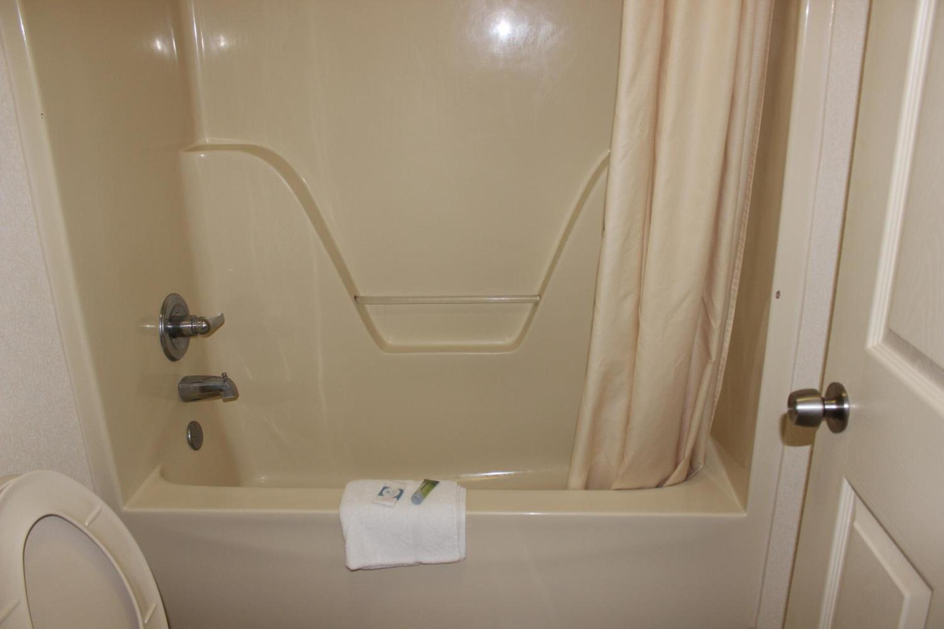 Nationwide 9 Inn photo 23