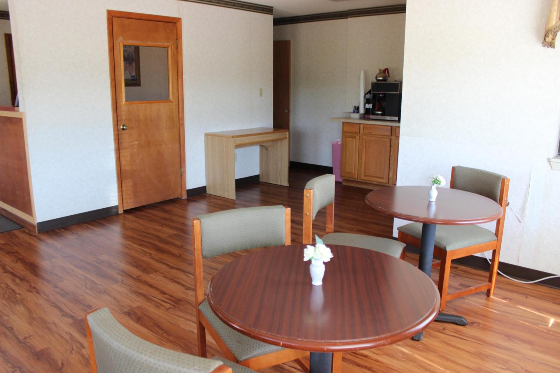Nationwide 9 Inn photo 13