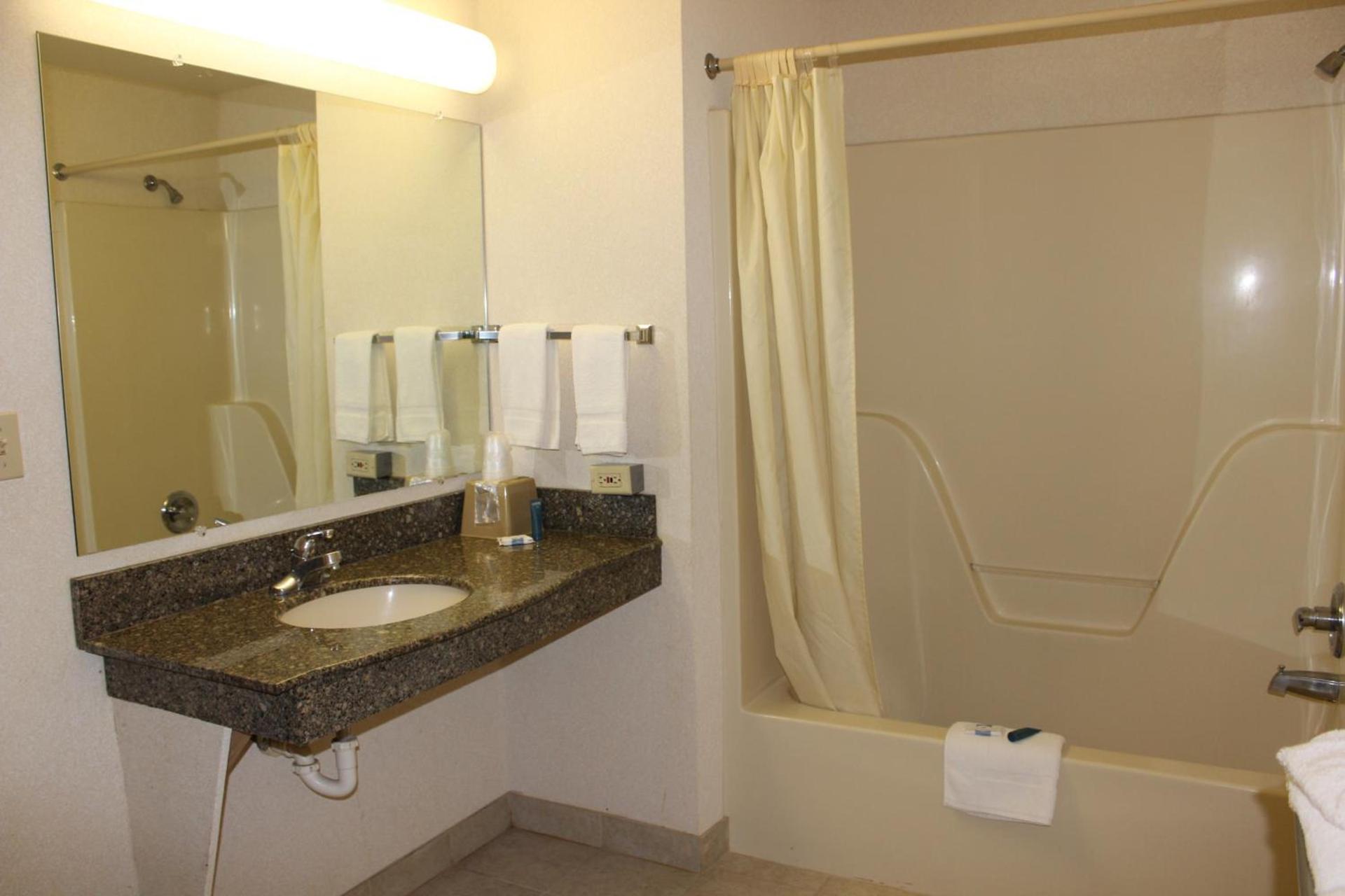 Nationwide 9 Inn photo 24