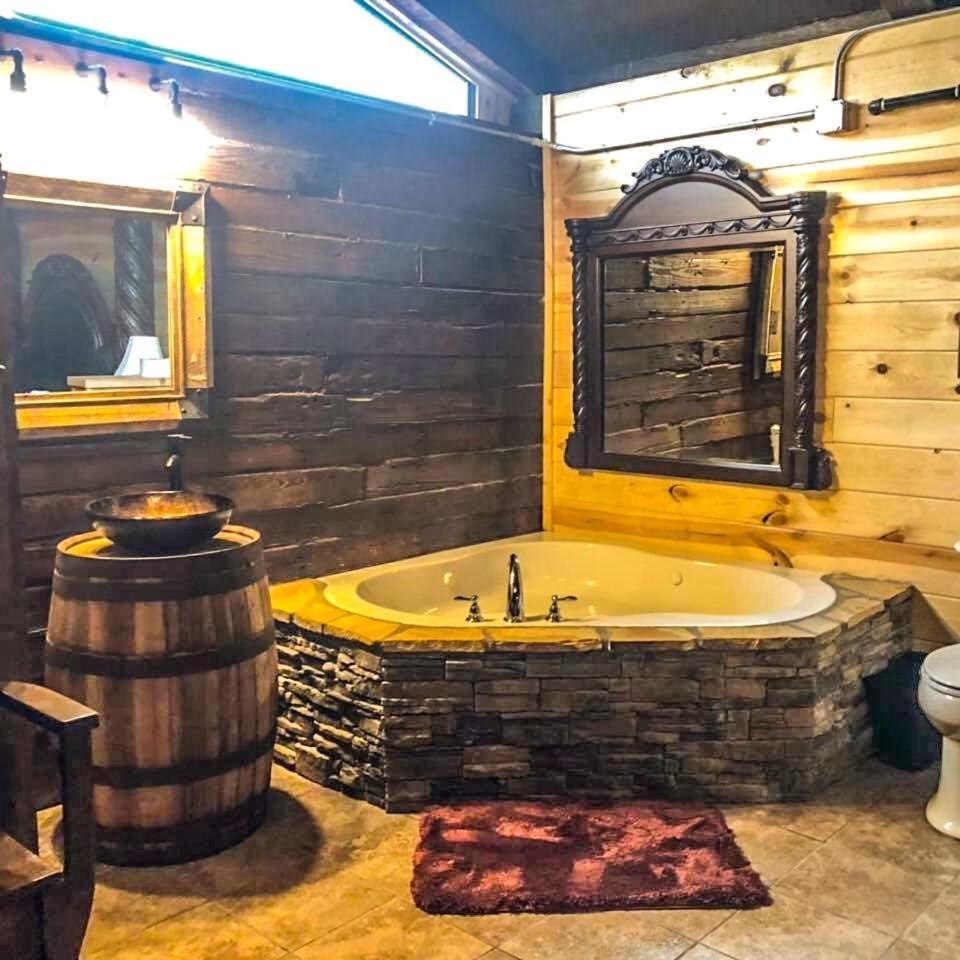Samantha's Timber Inn photo 56