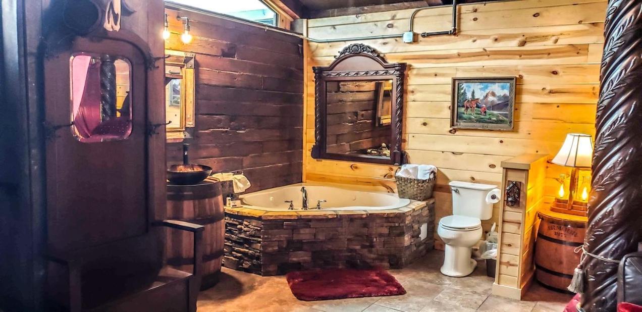 Samantha's Timber Inn photo 45