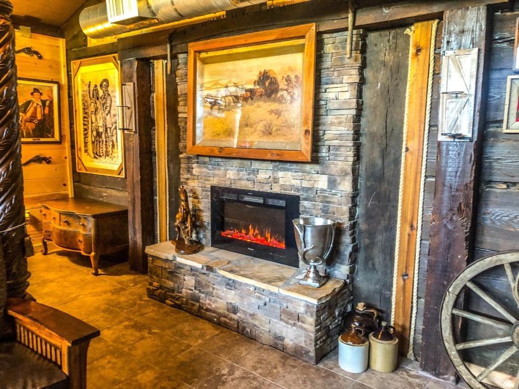 Samantha's Timber Inn photo 32