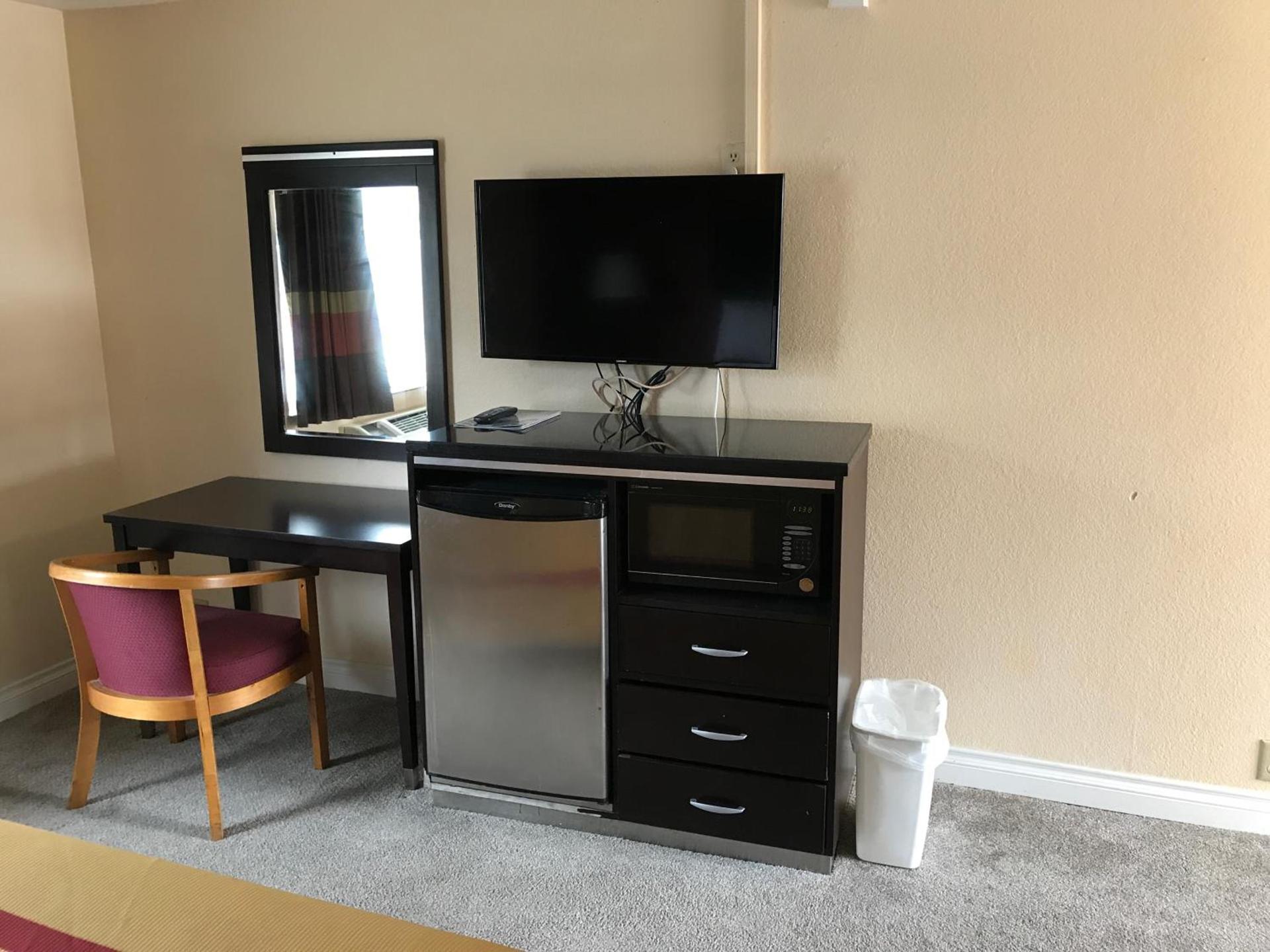 Manhattan Inn & Suites photo 2