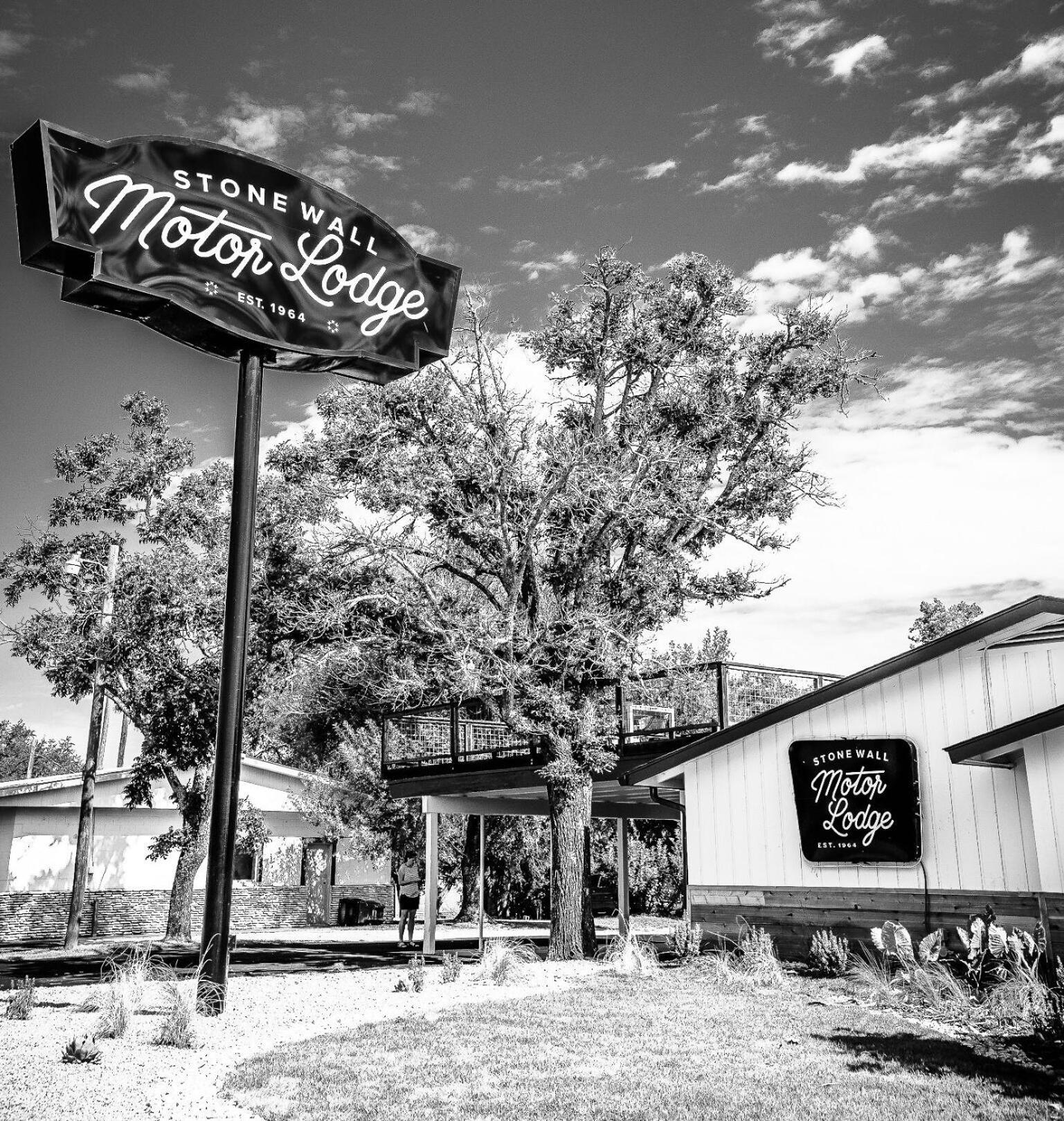 Stonewall Motor Lodge photo 19