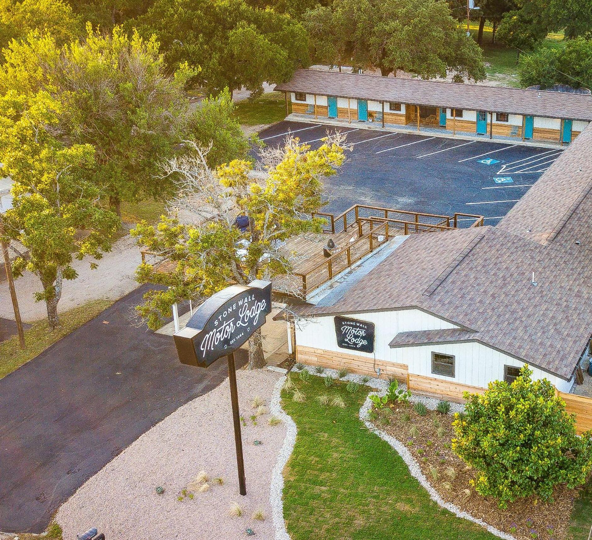 Stonewall Motor Lodge photo 3