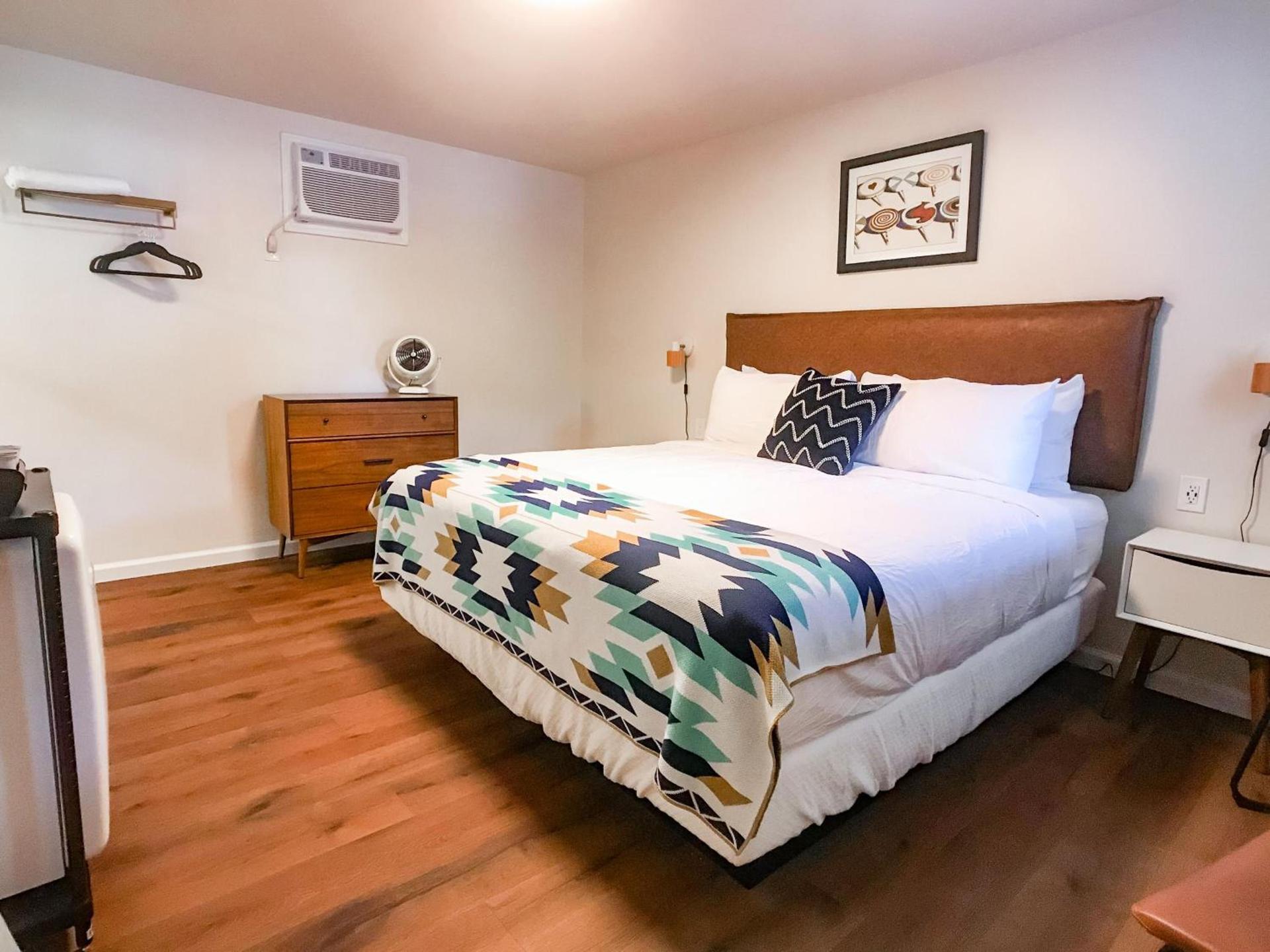Stonewall Motor Lodge photo 14