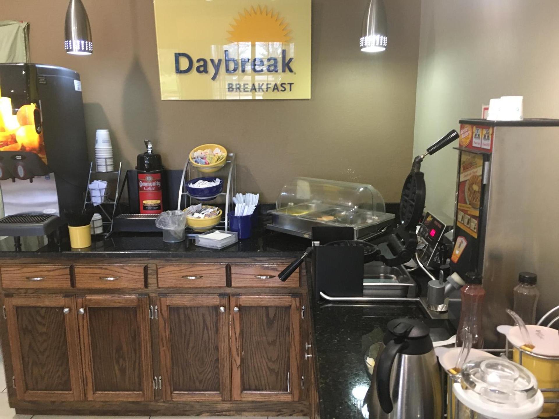 Days Inn by Wyndham Yazoo City photo 31