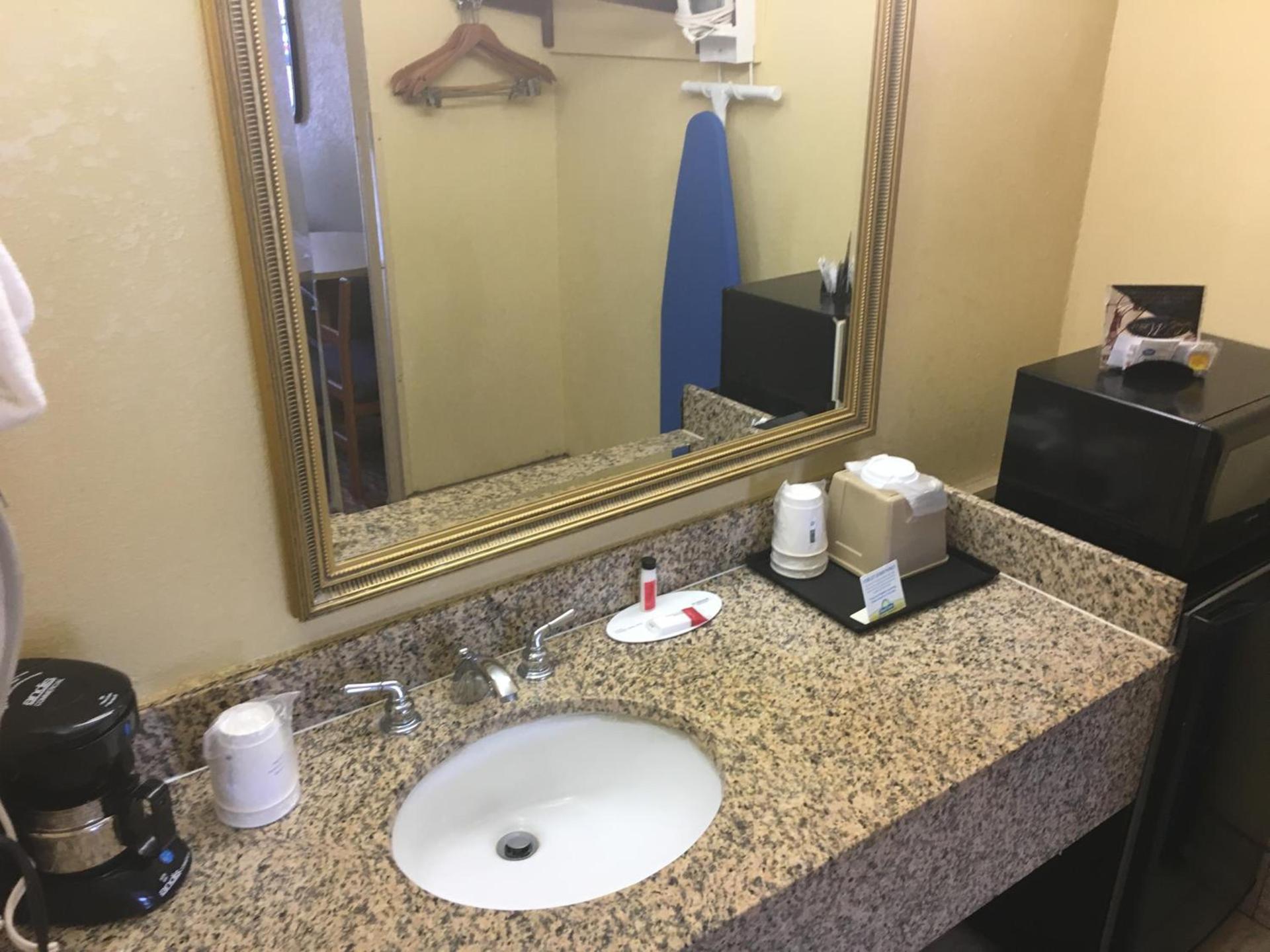 Days Inn by Wyndham Yazoo City photo 24
