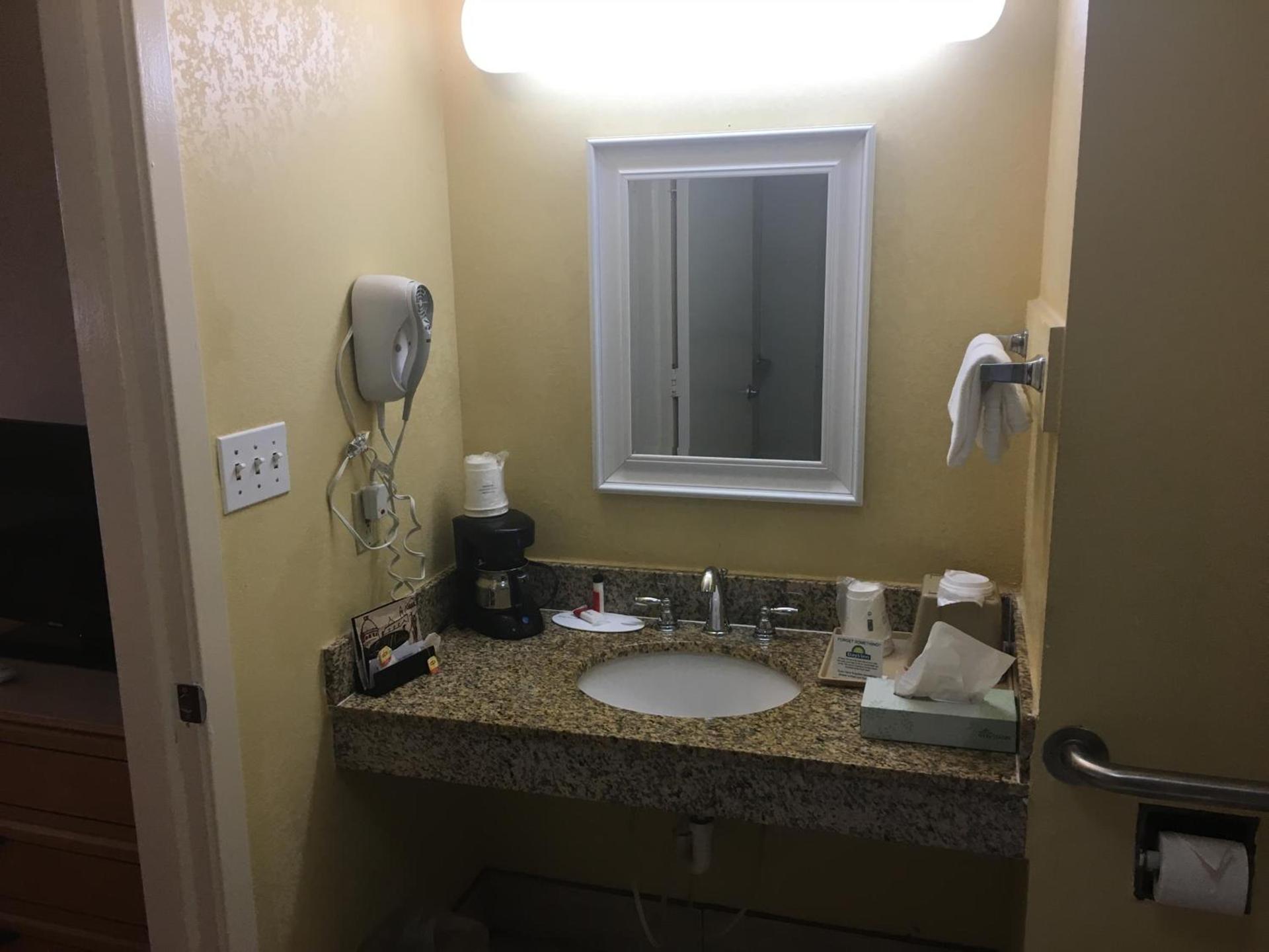 Days Inn by Wyndham Yazoo City photo 26