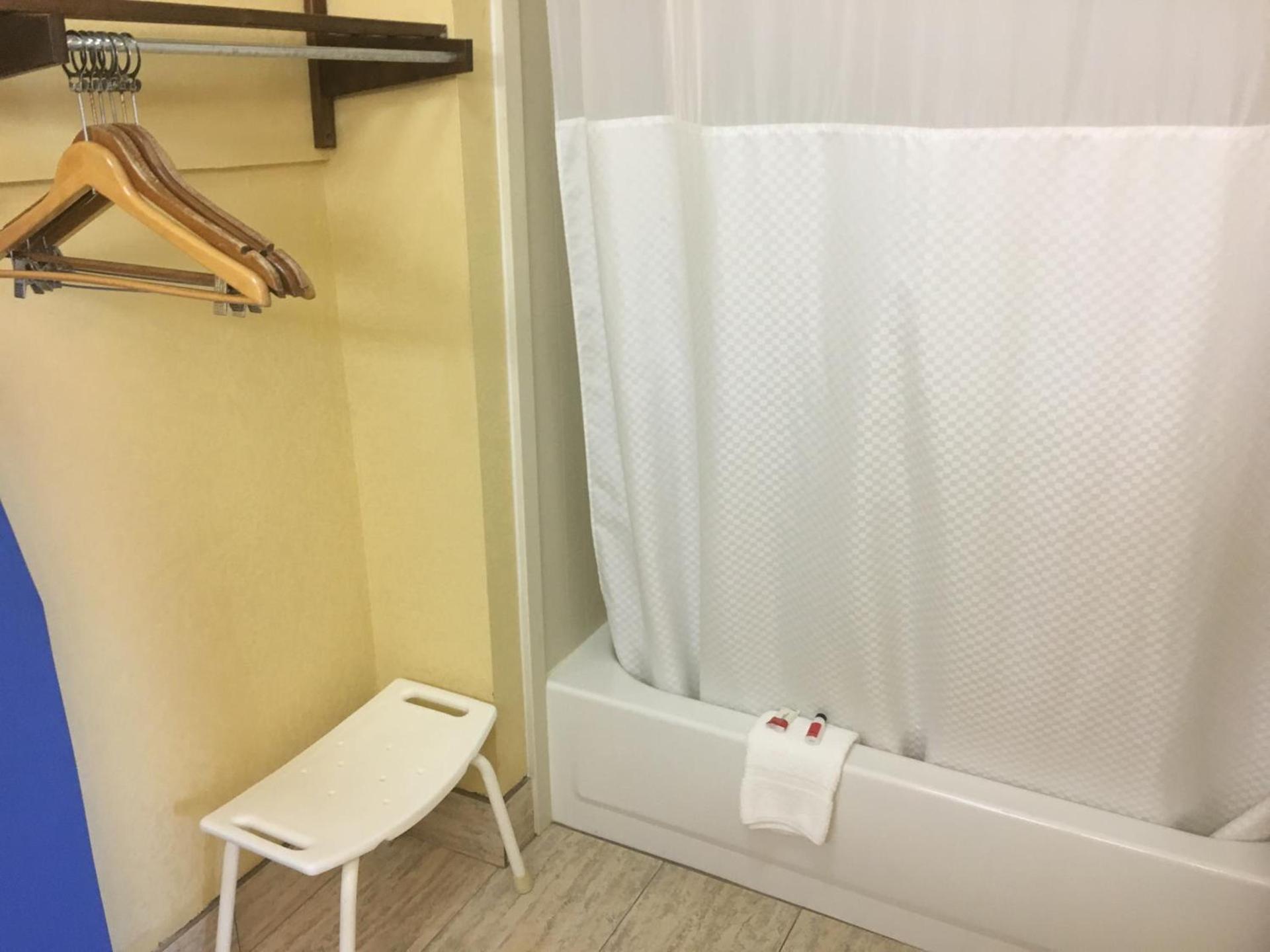 Days Inn by Wyndham Yazoo City photo 28