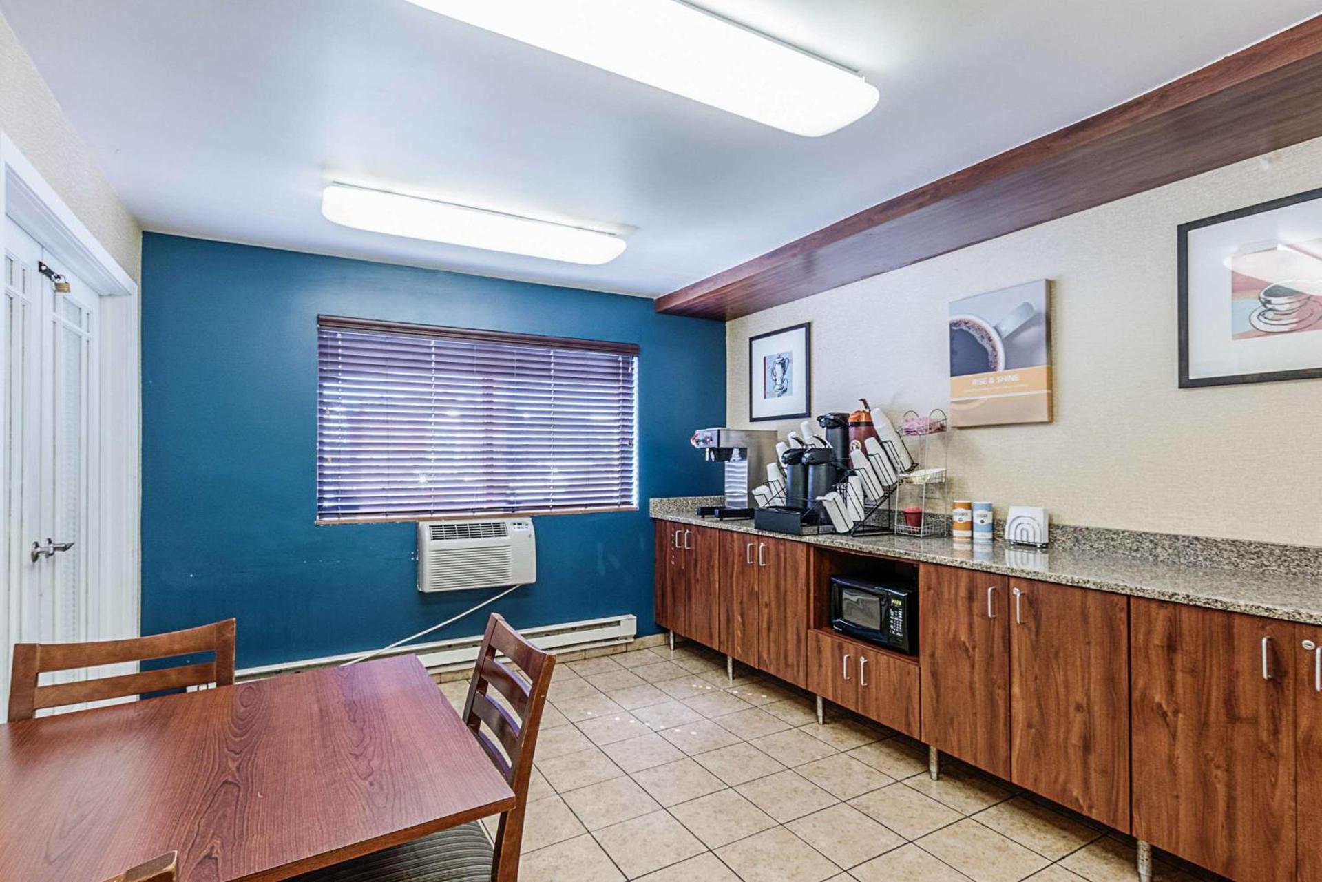 Days Inn by Wyndham La Crosse photo 6