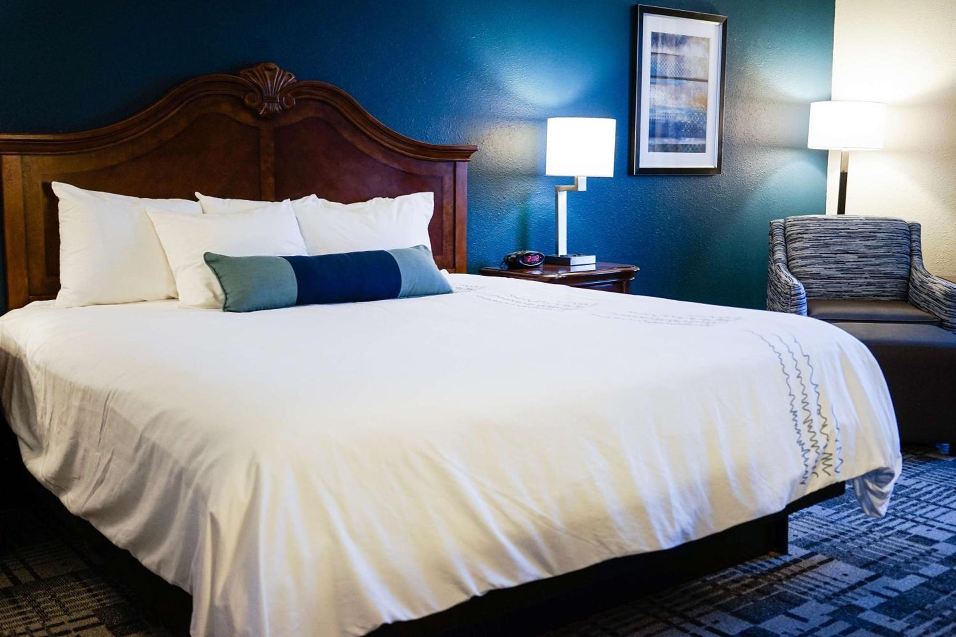 Best Western Plus Dubuque Hotel and Conference Center photo 36