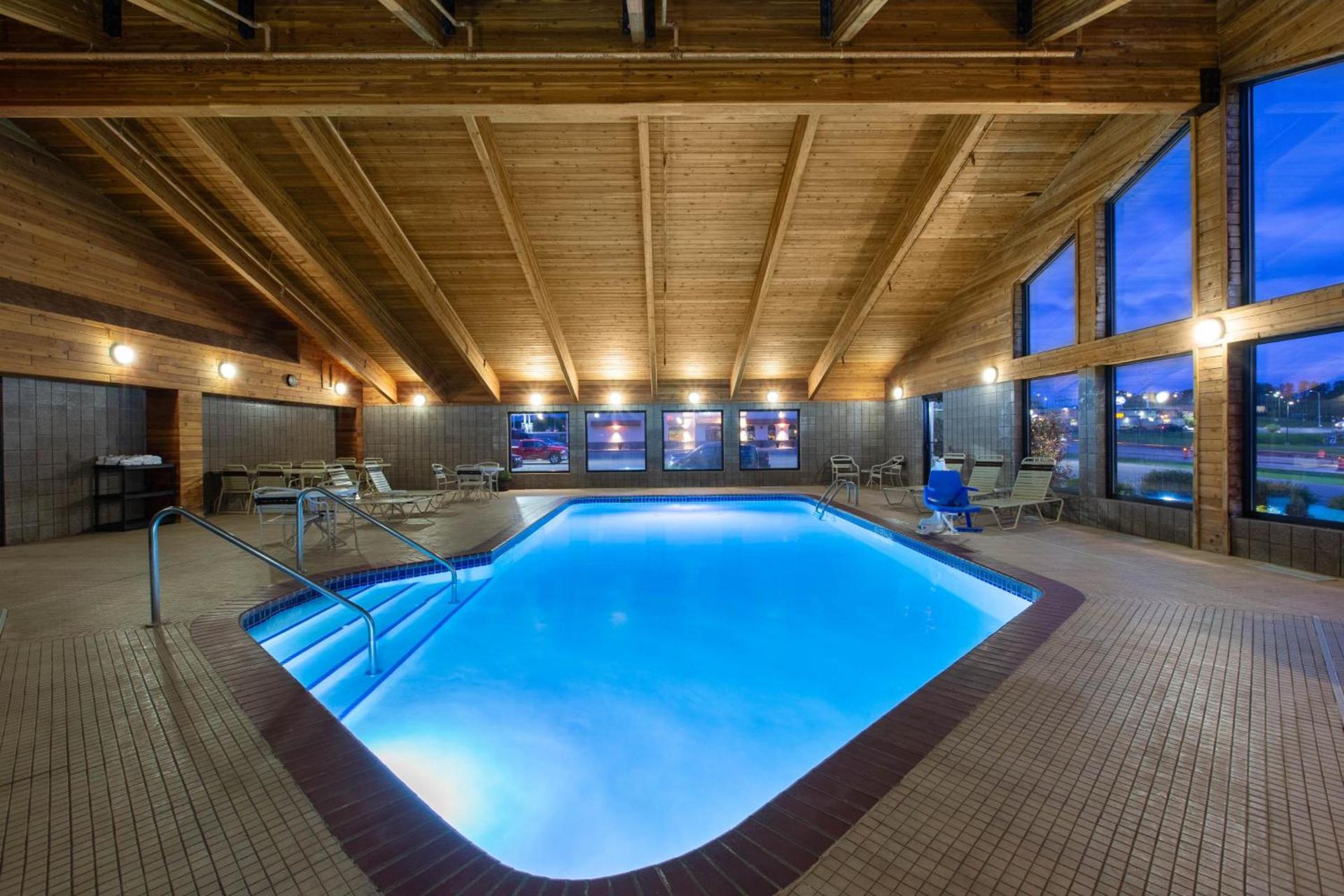 AmericInn by Wyndham Merrill photo 3