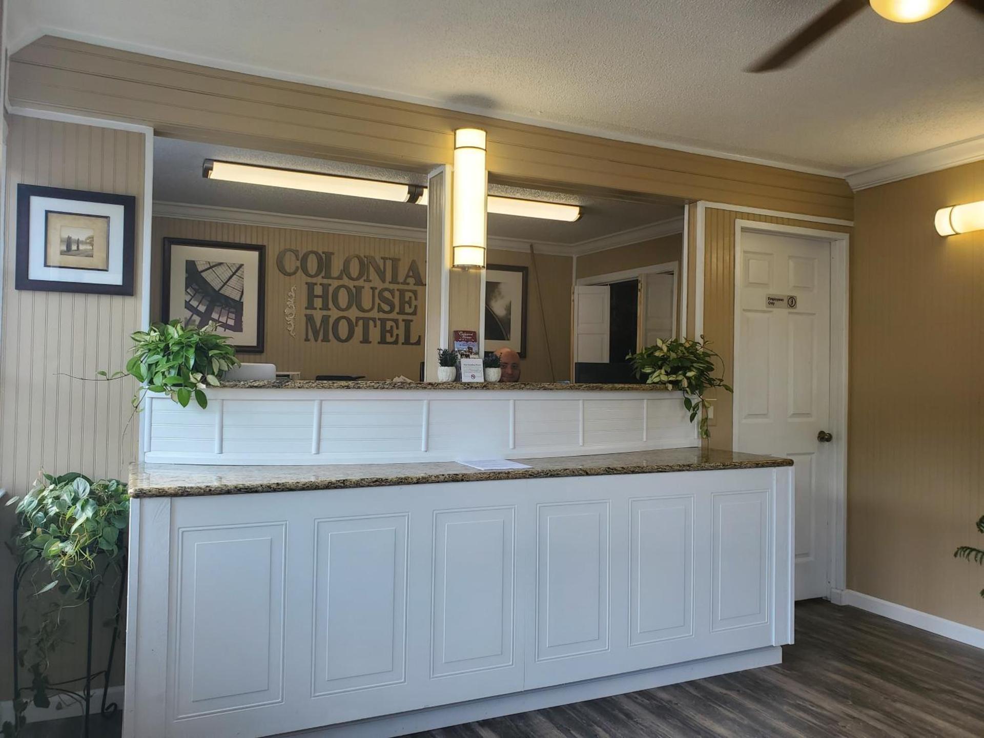 Colonial House Motel photo 48