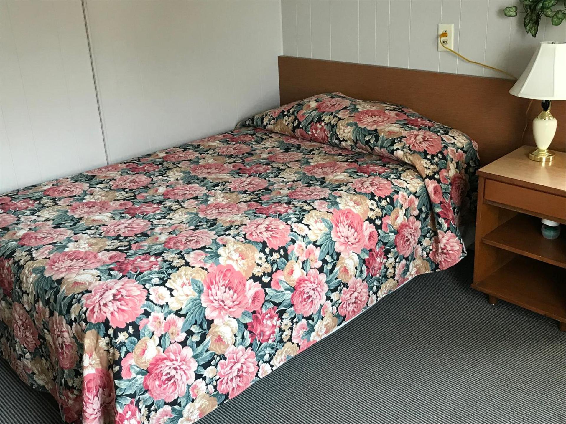 Simmons Motel and Suites photo 26