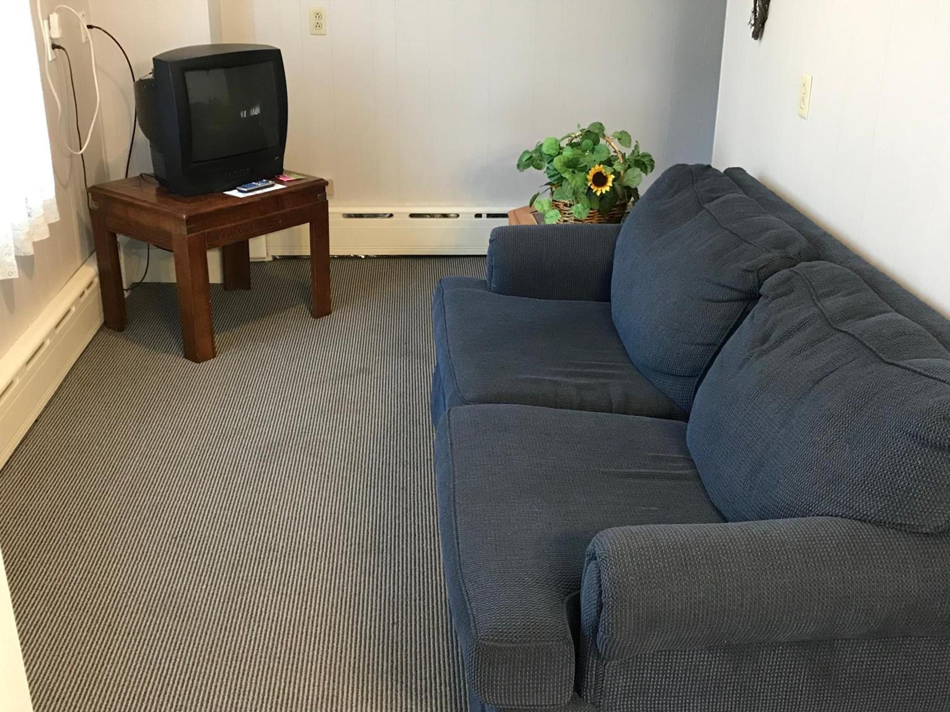 Simmons Motel and Suites photo 24