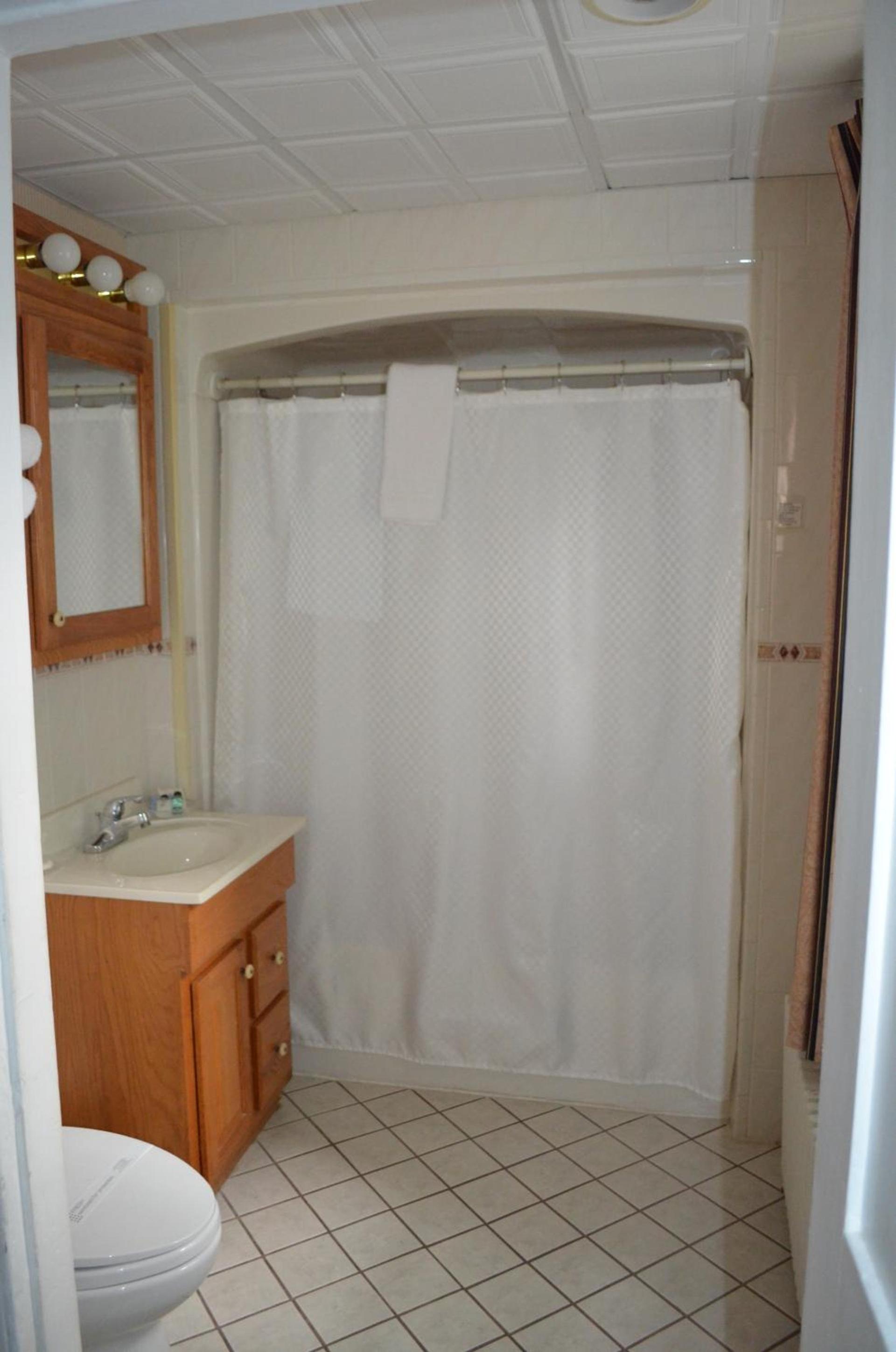 Maple Terrace Motel photo 65