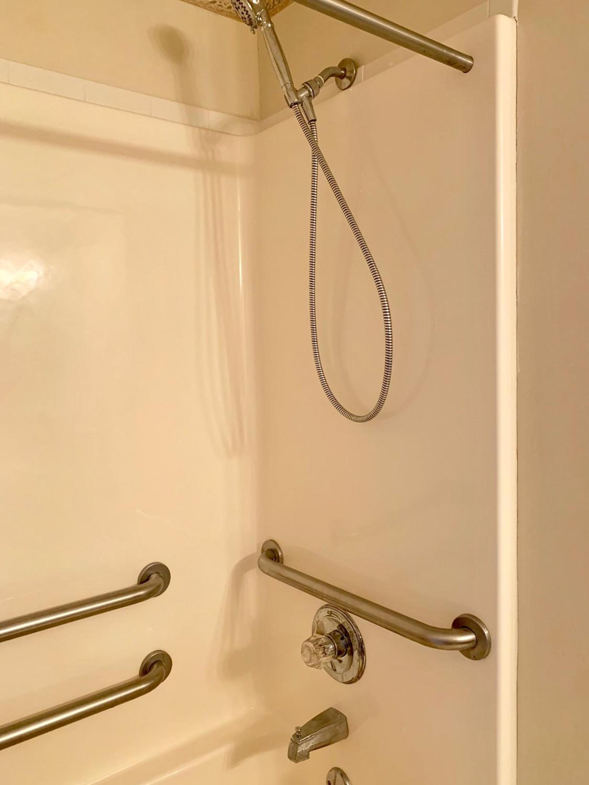 Mariners Suites - Kingsland photo 41