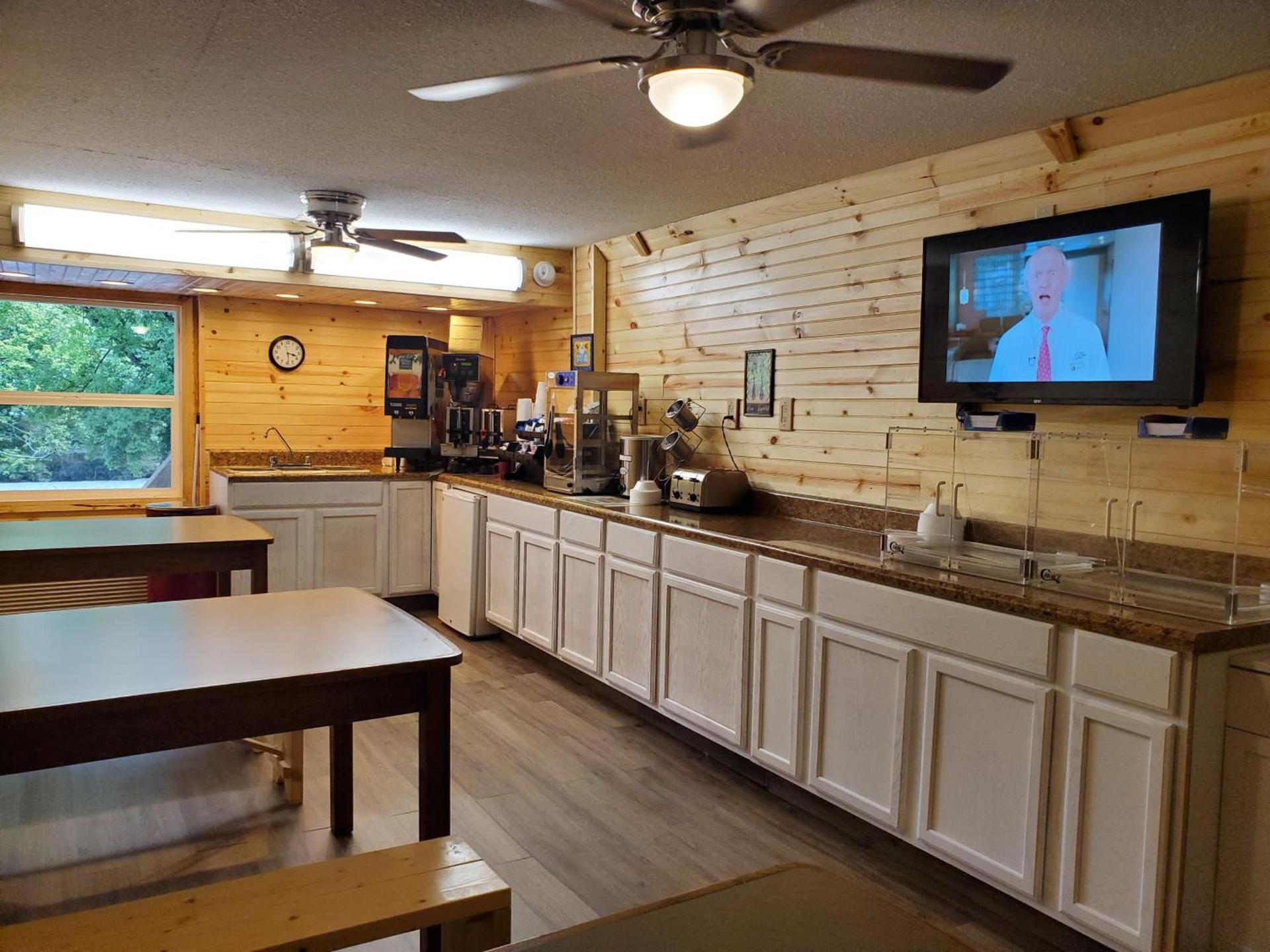 Colonial House Motel photo 45