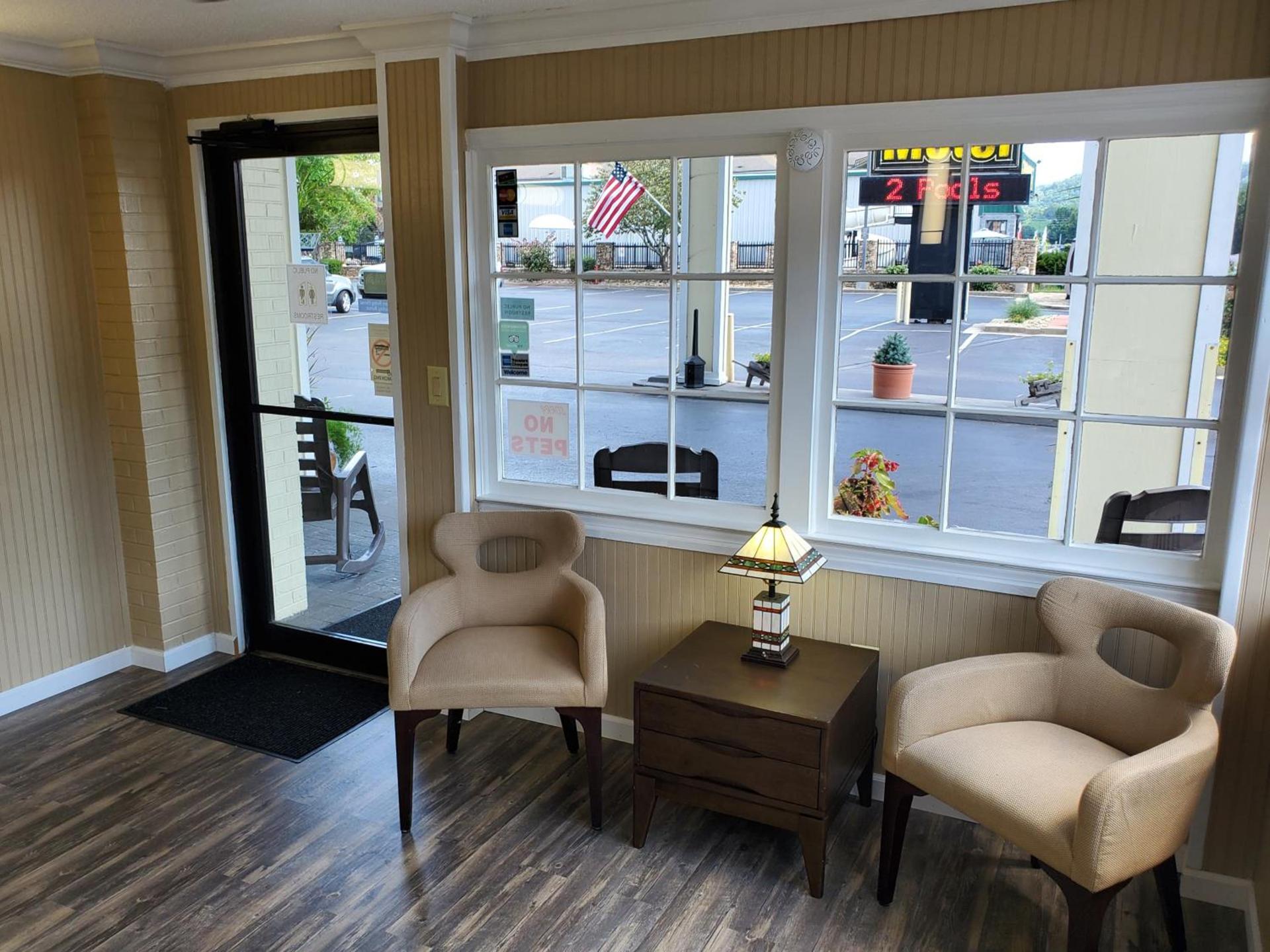 Colonial House Motel photo 39
