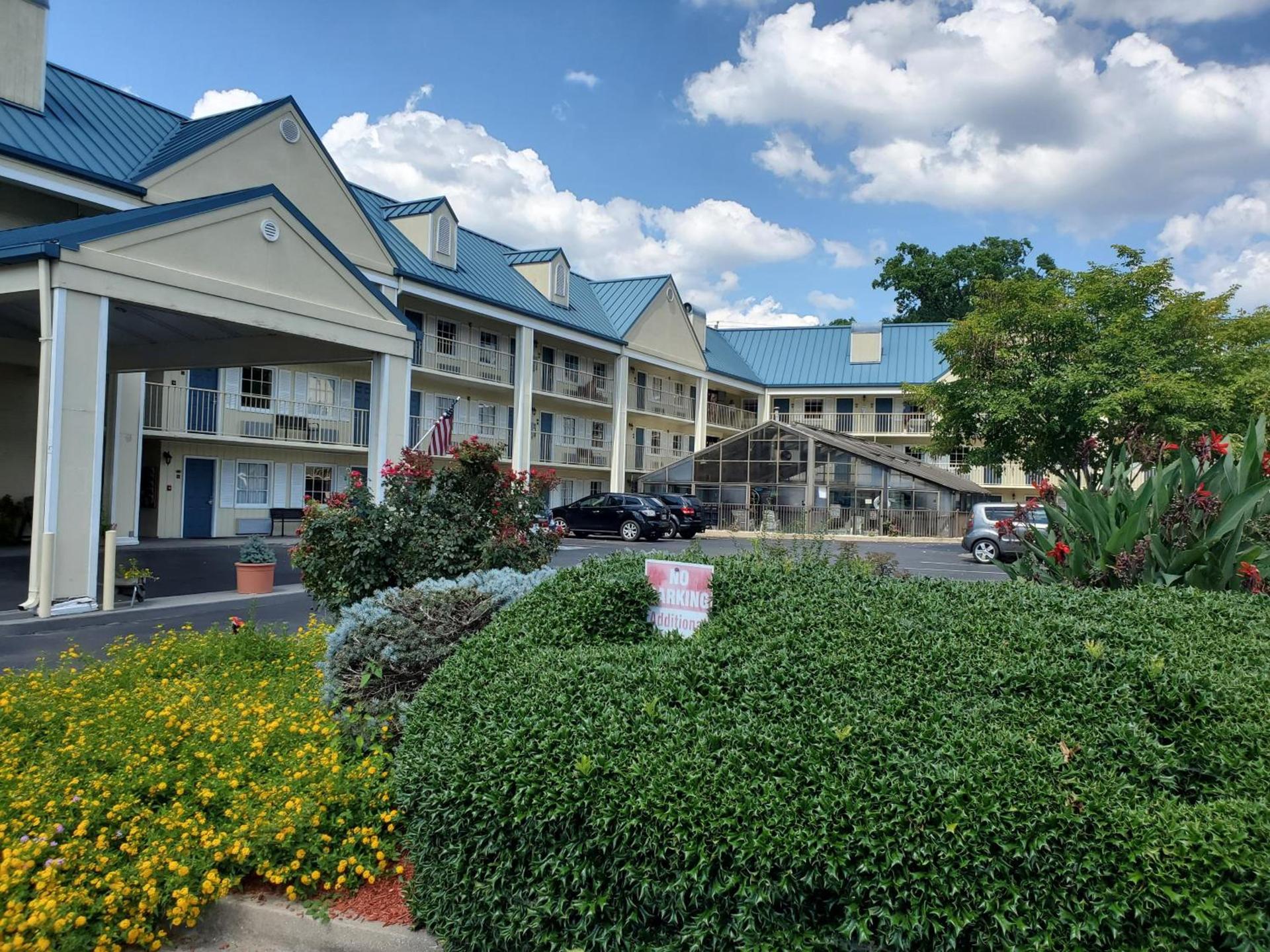 Colonial House Motel photo 66