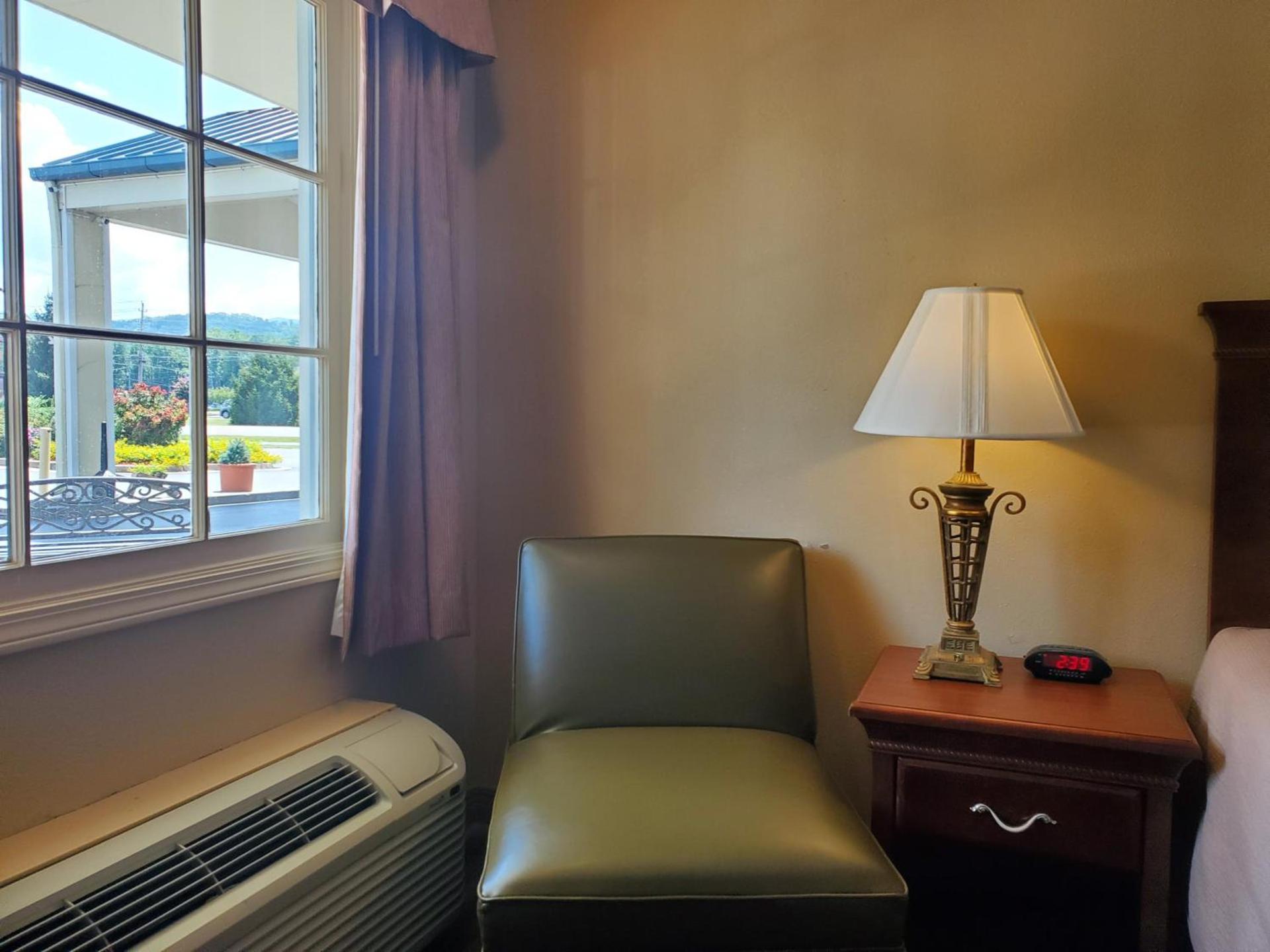 Colonial House Motel photo 34