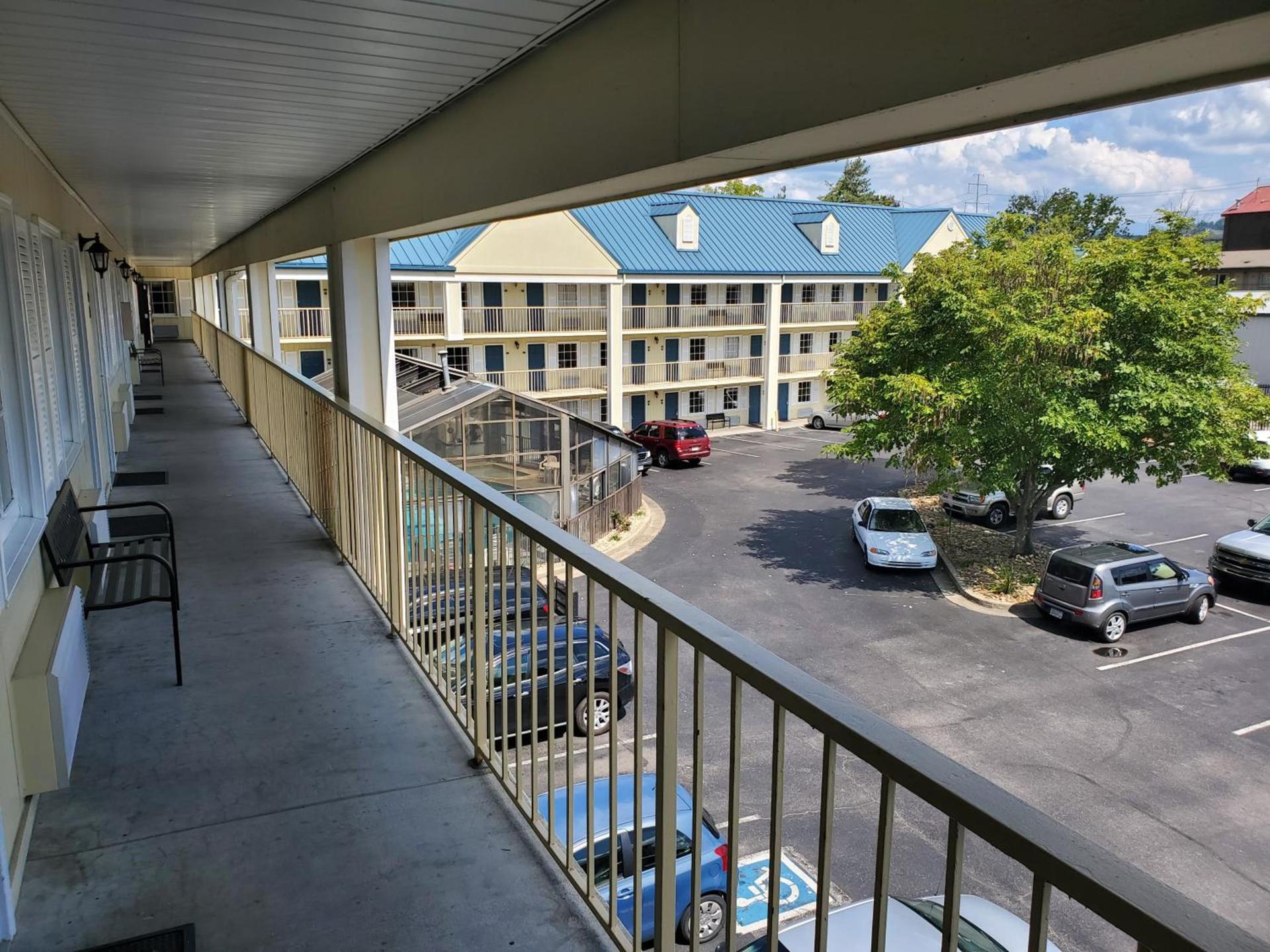 Colonial House Motel photo 33