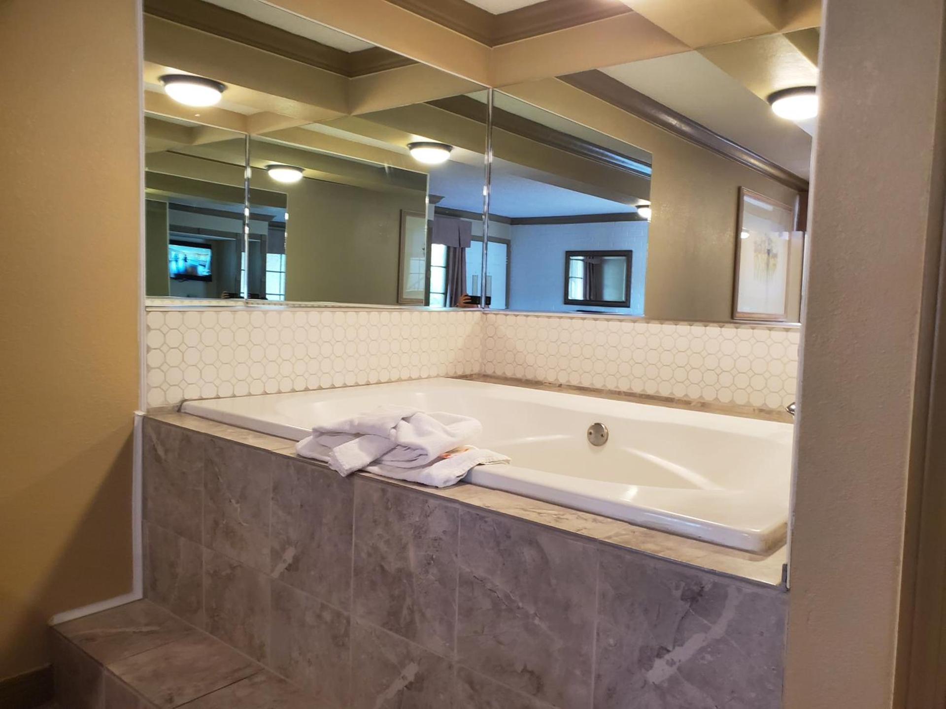 Colonial House Motel photo 2