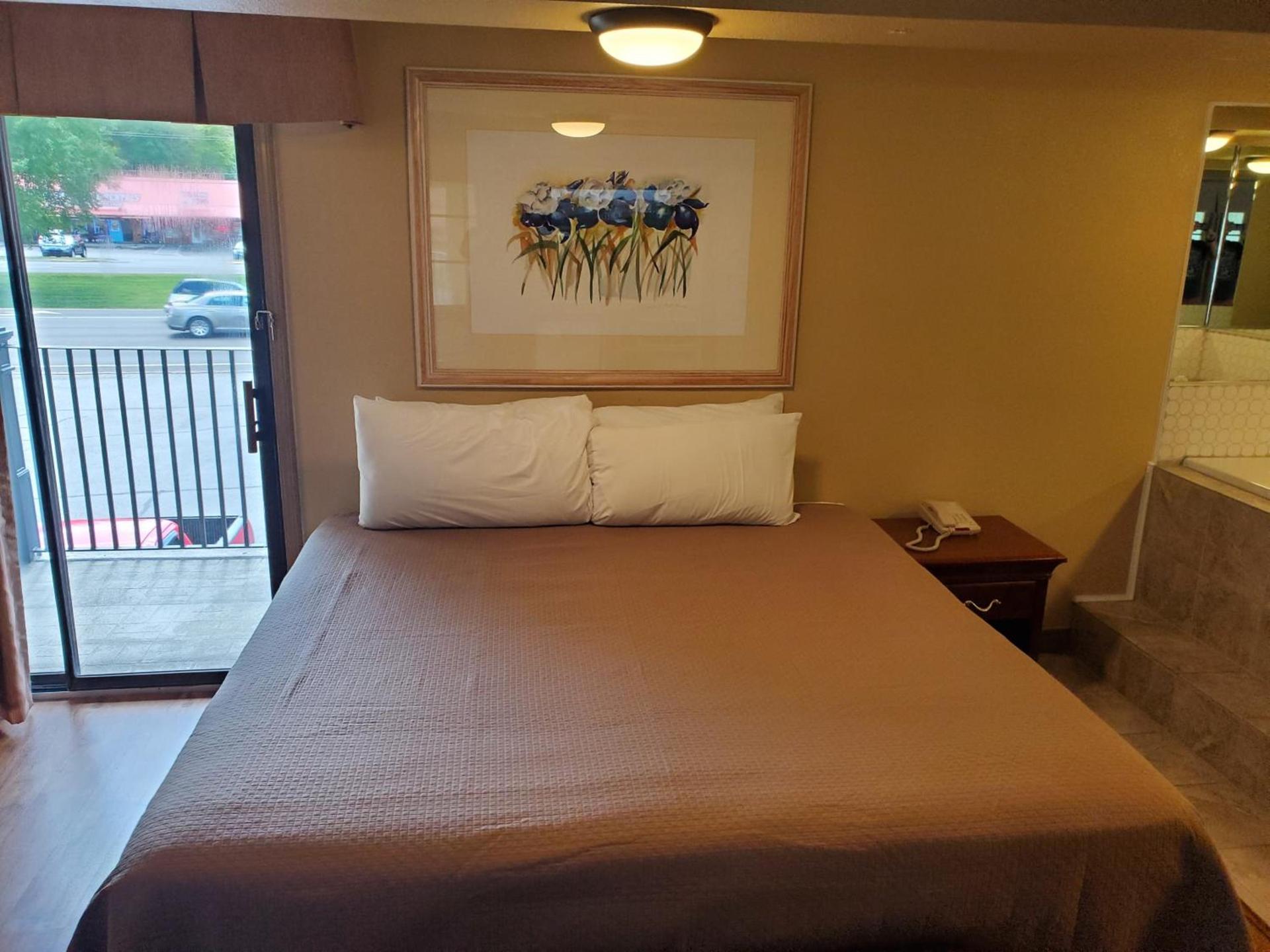 Colonial House Motel photo 28