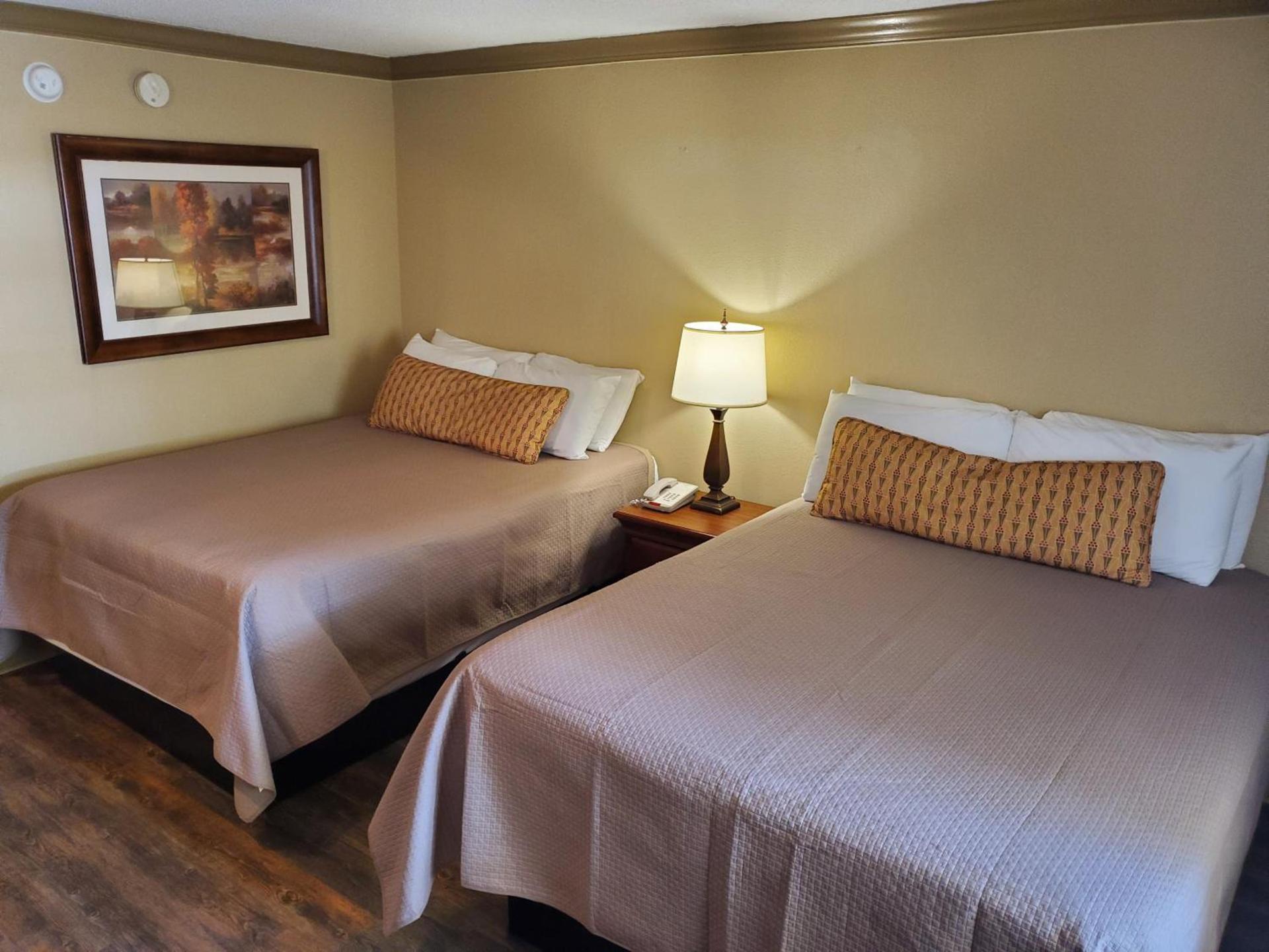 Colonial House Motel photo 27