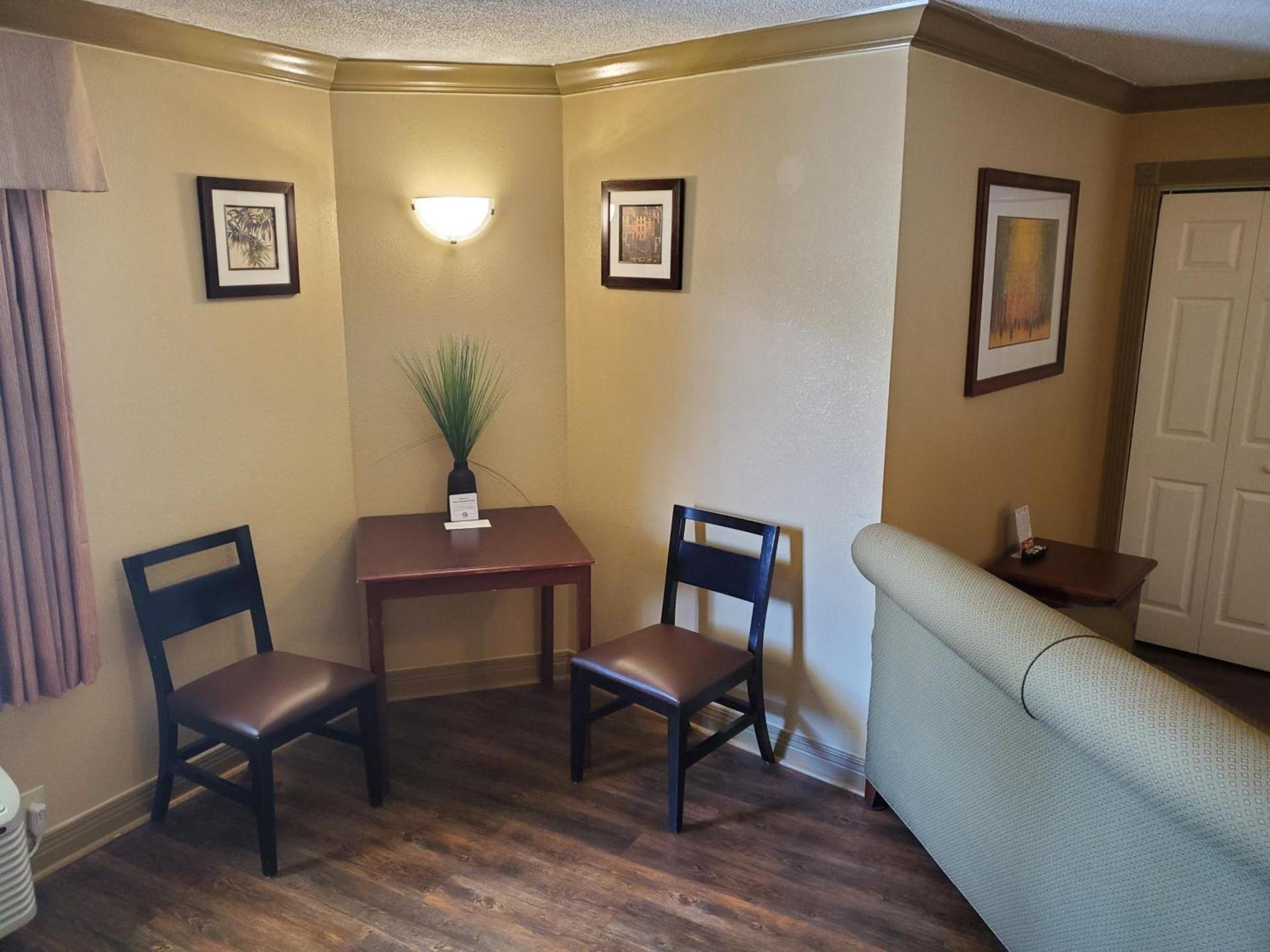 Colonial House Motel photo 3