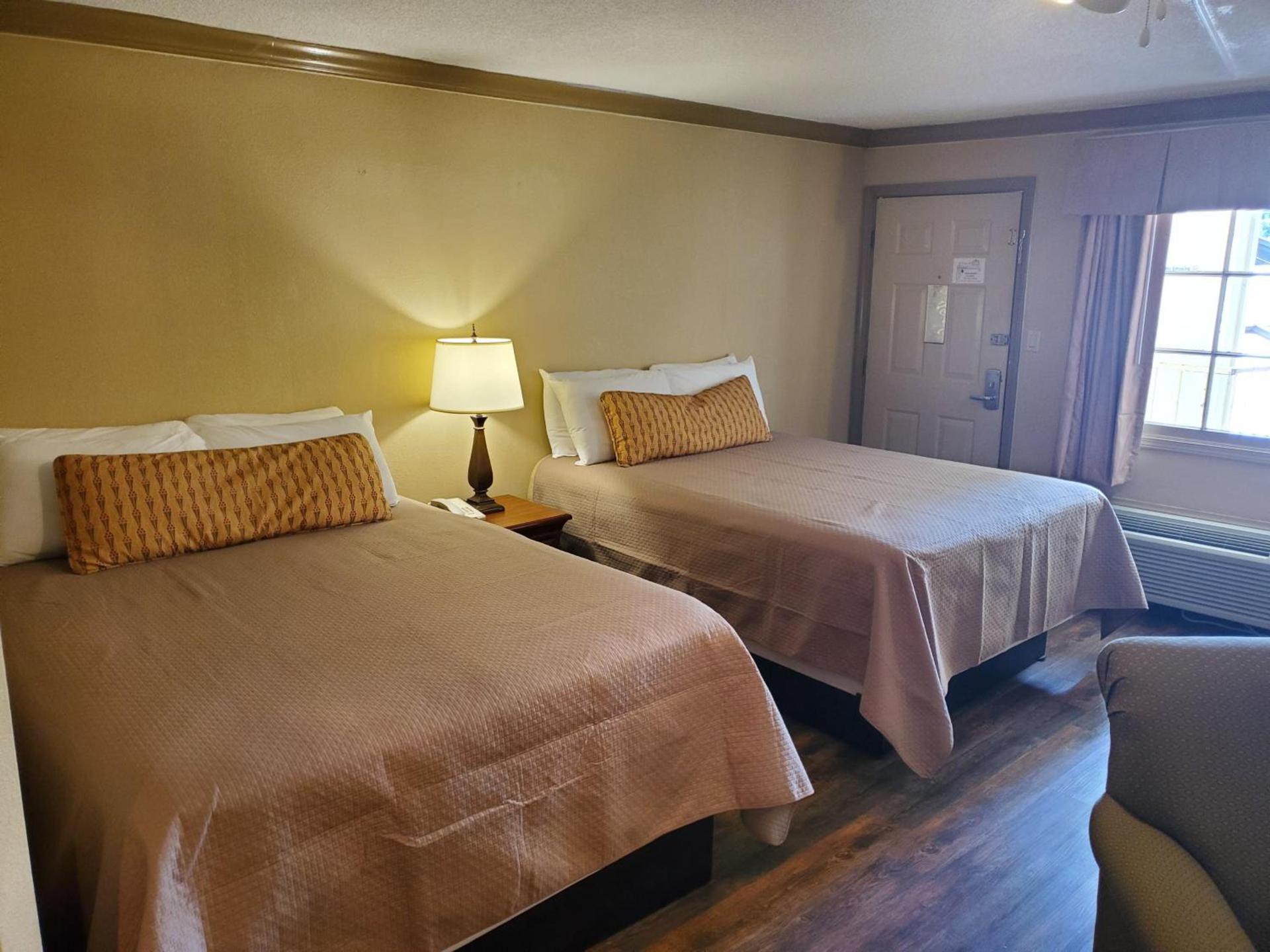 Colonial House Motel photo 29