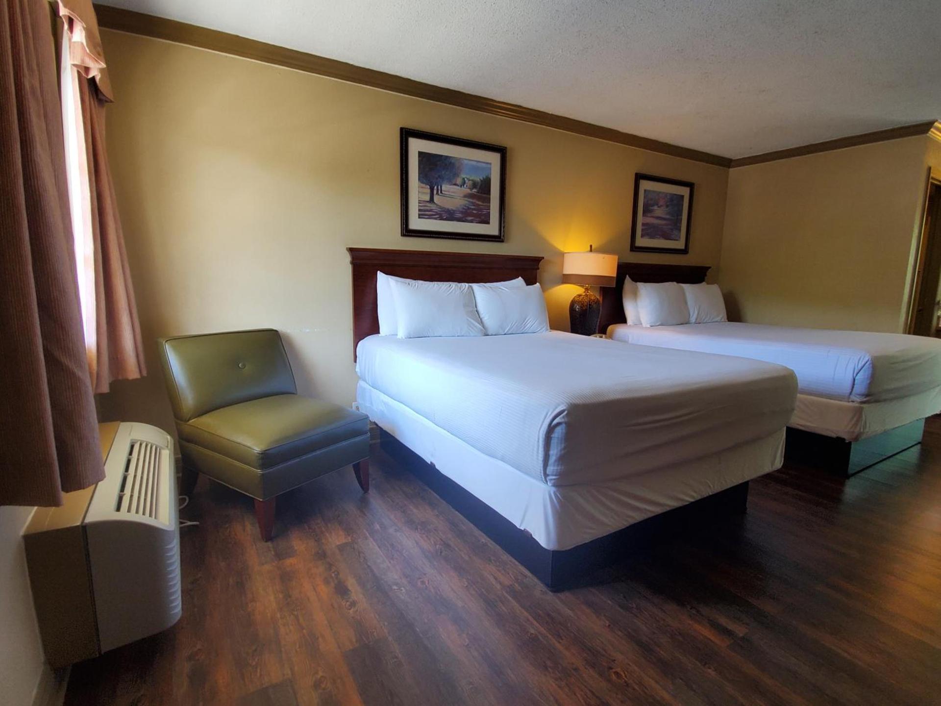 Colonial House Motel photo 9
