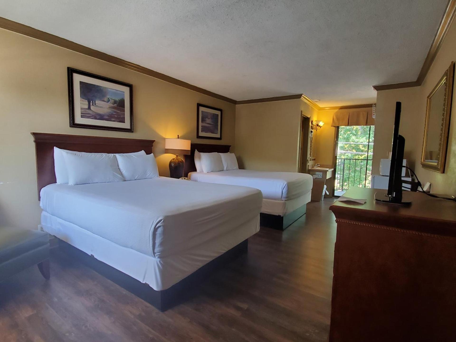 Colonial House Motel photo 11