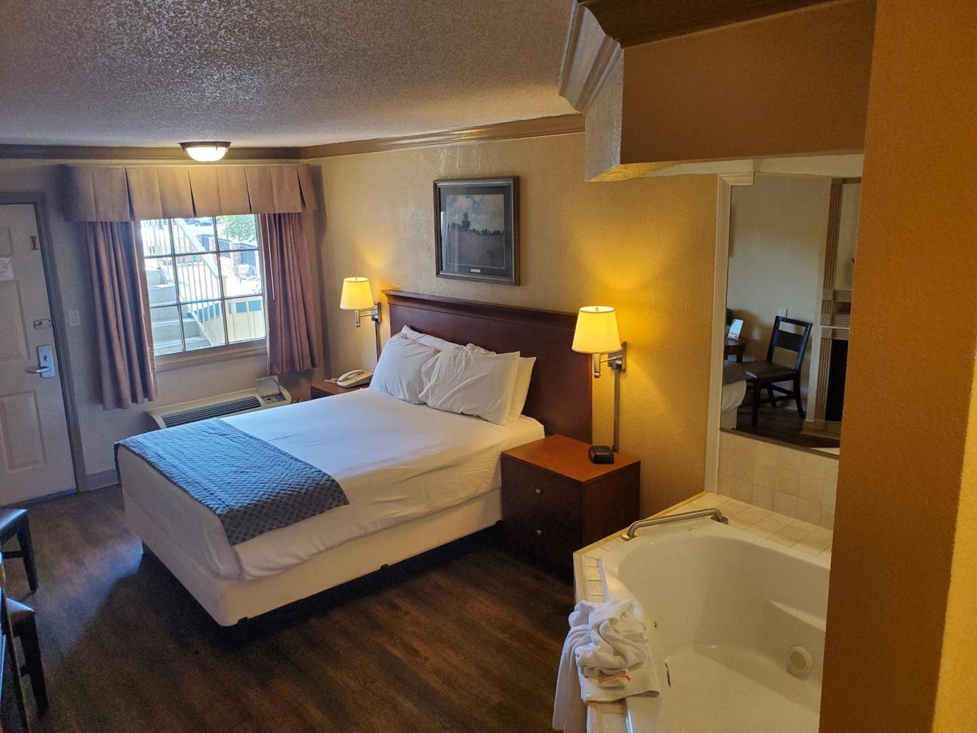 Colonial House Motel photo 7