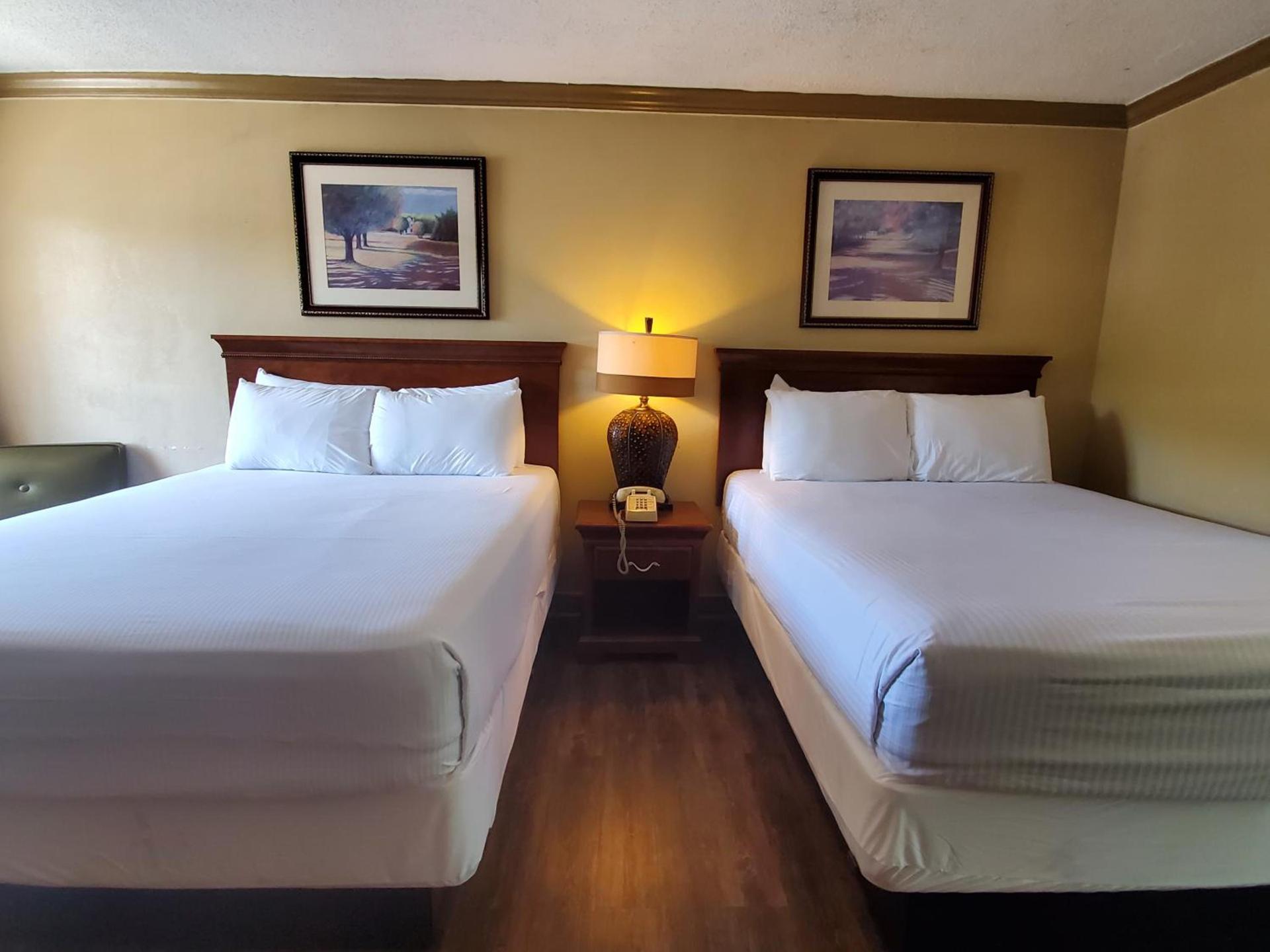 Colonial House Motel photo 13