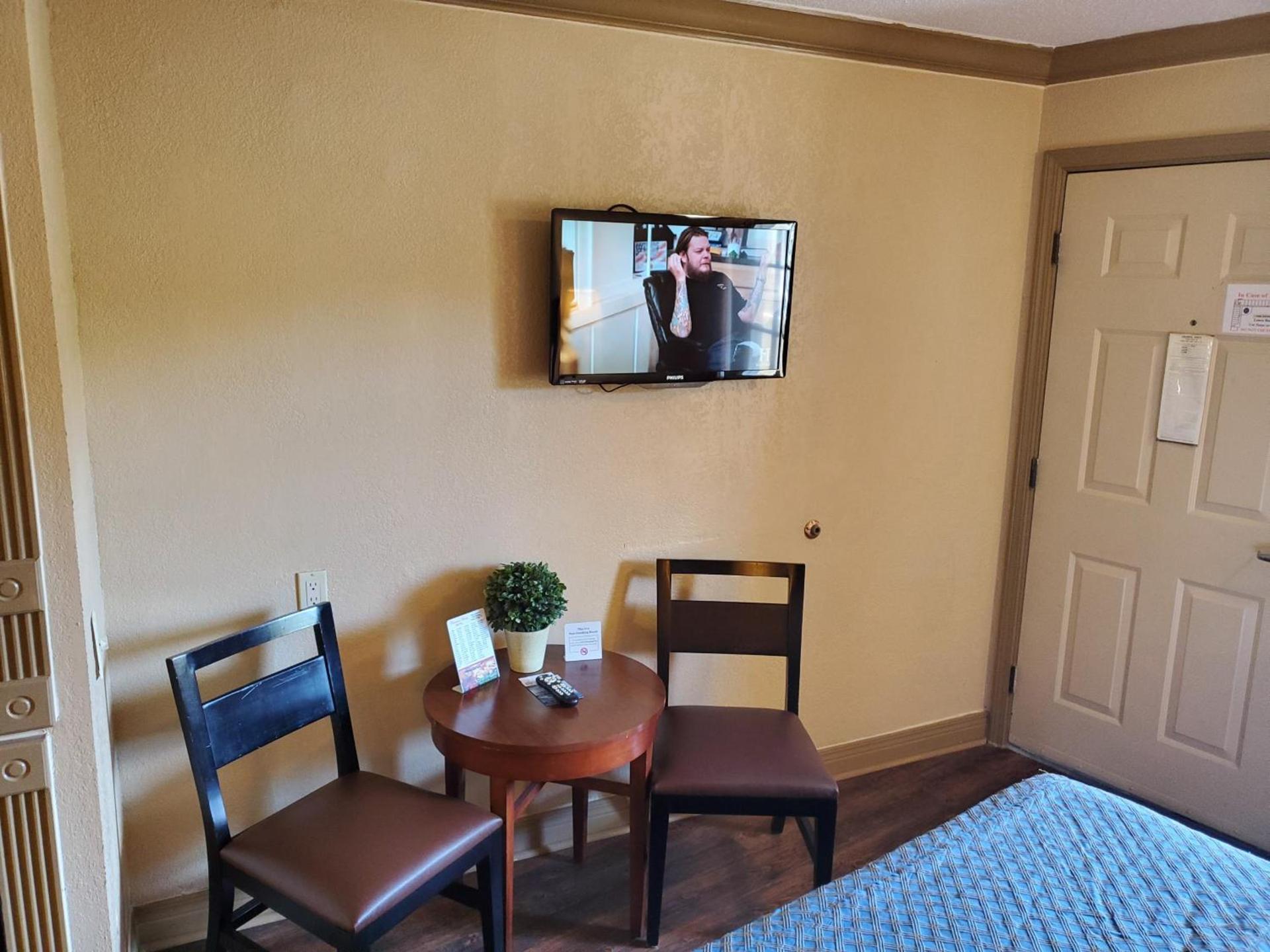 Colonial House Motel photo 10
