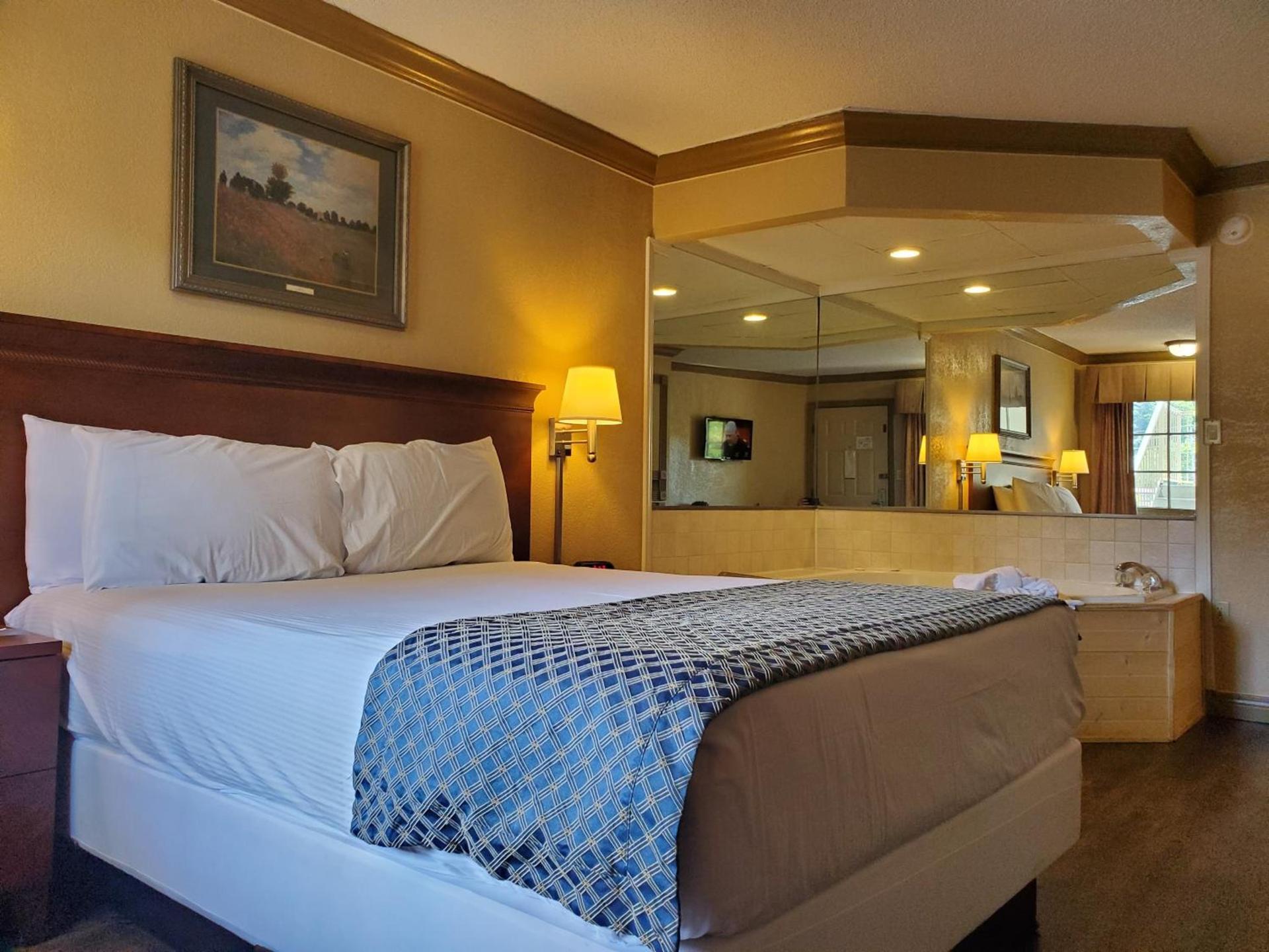 Colonial House Motel photo 18