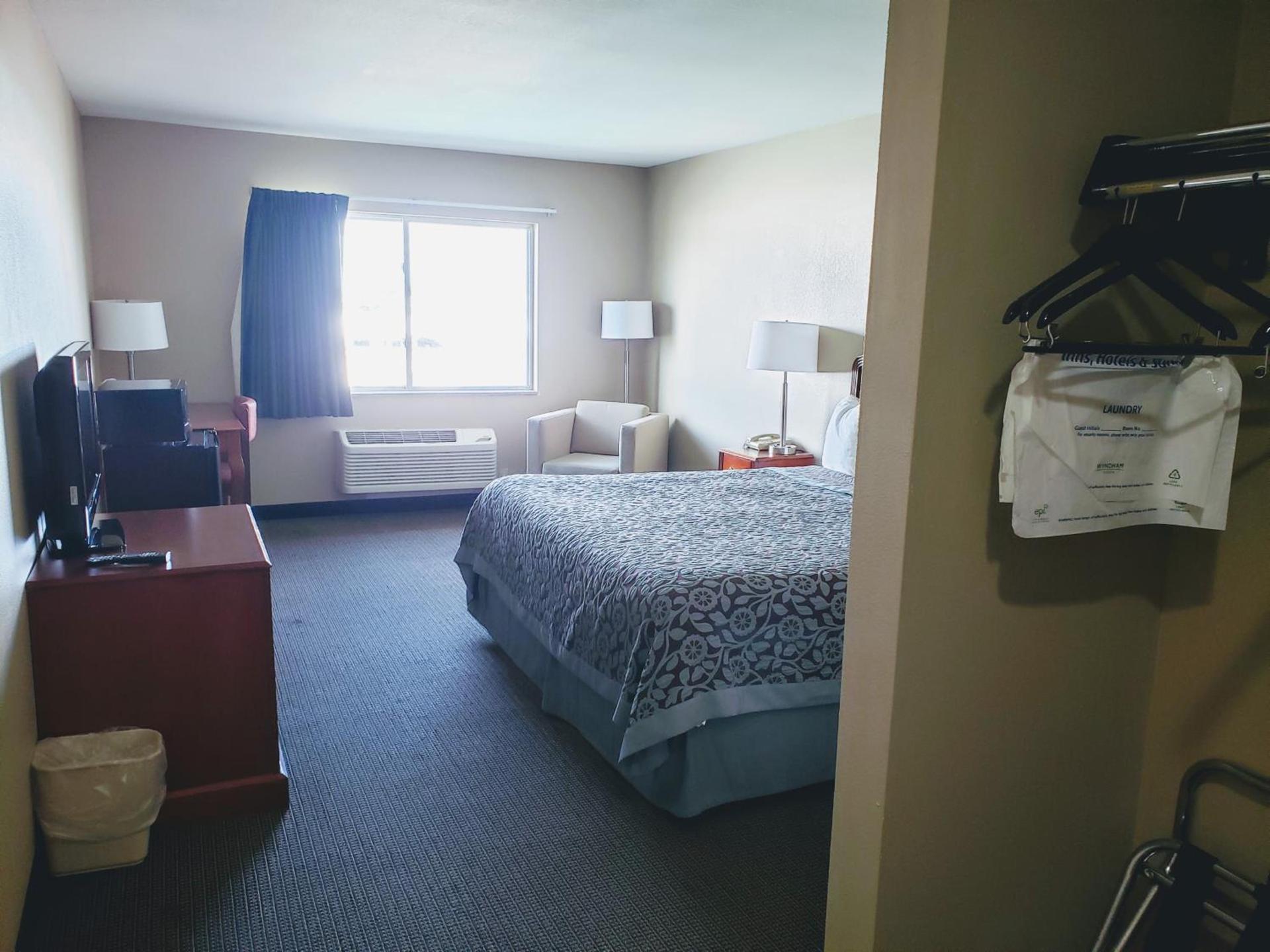 Days Inn & Suites by Wyndham Morris I-80 photo 51