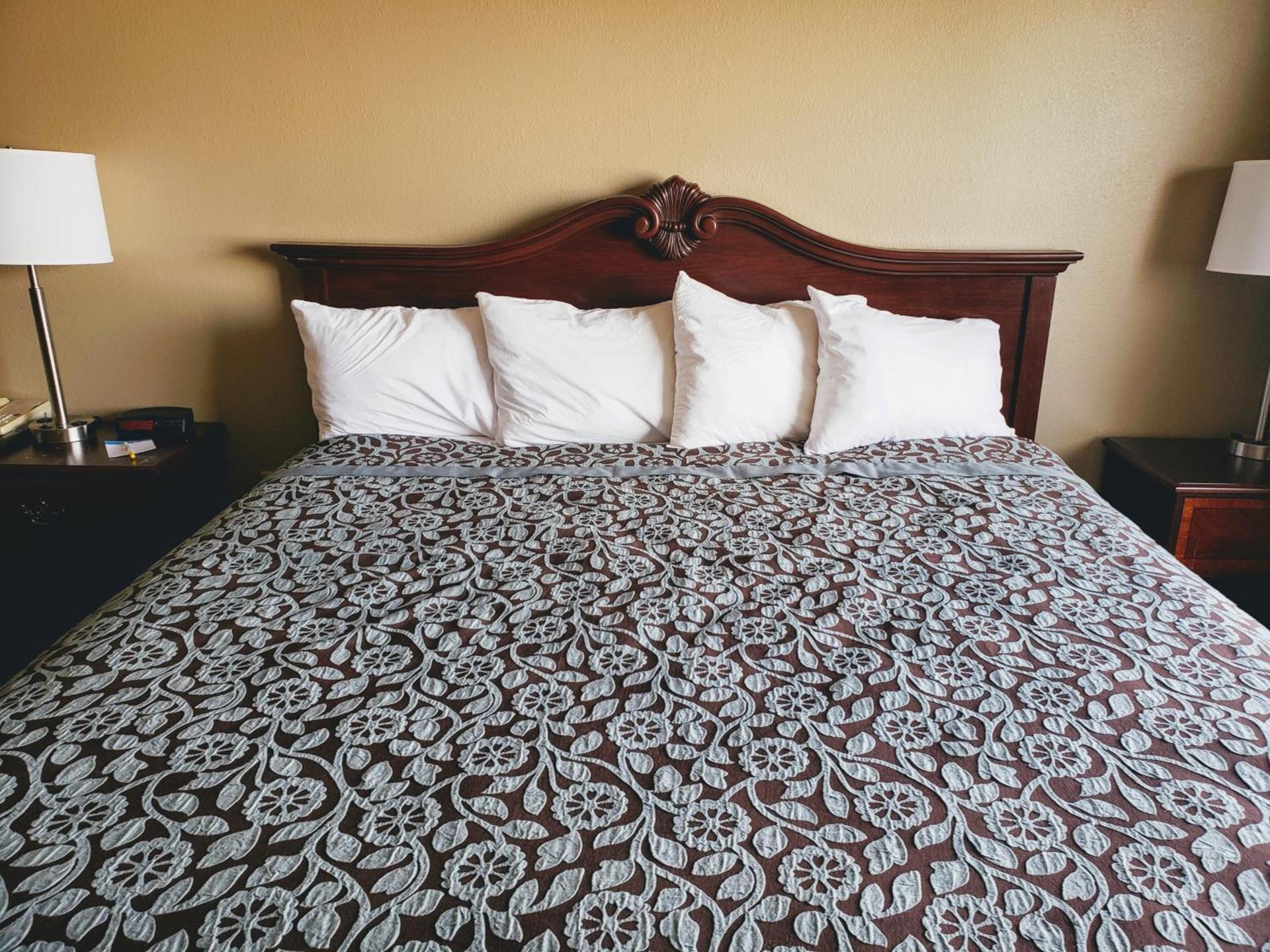 Days Inn & Suites by Wyndham Morris I-80 photo 35