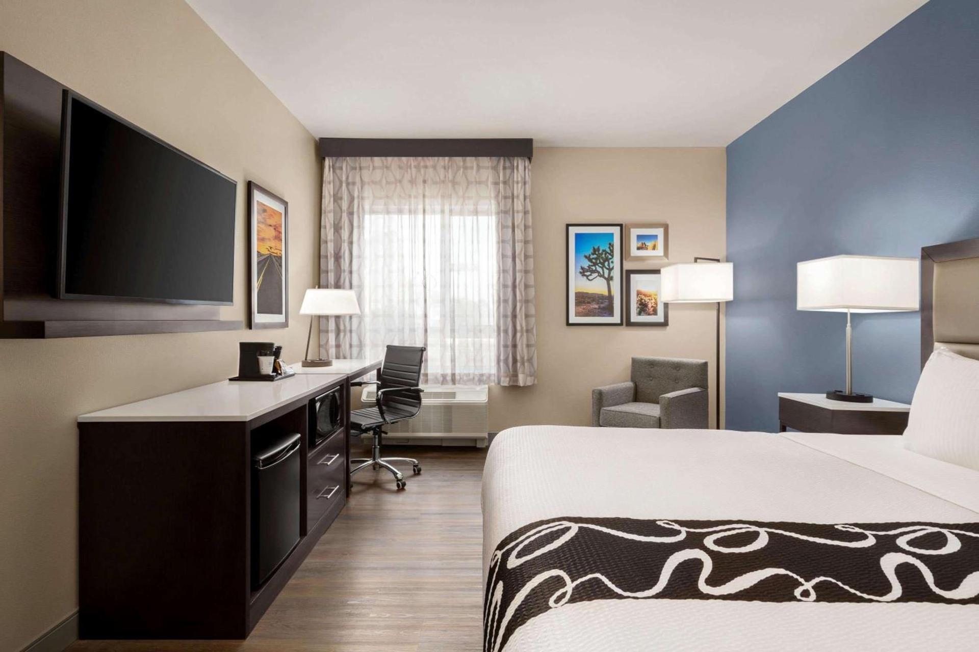 La Quinta Inn & Suites by Wyndham San Bernardino photo 6