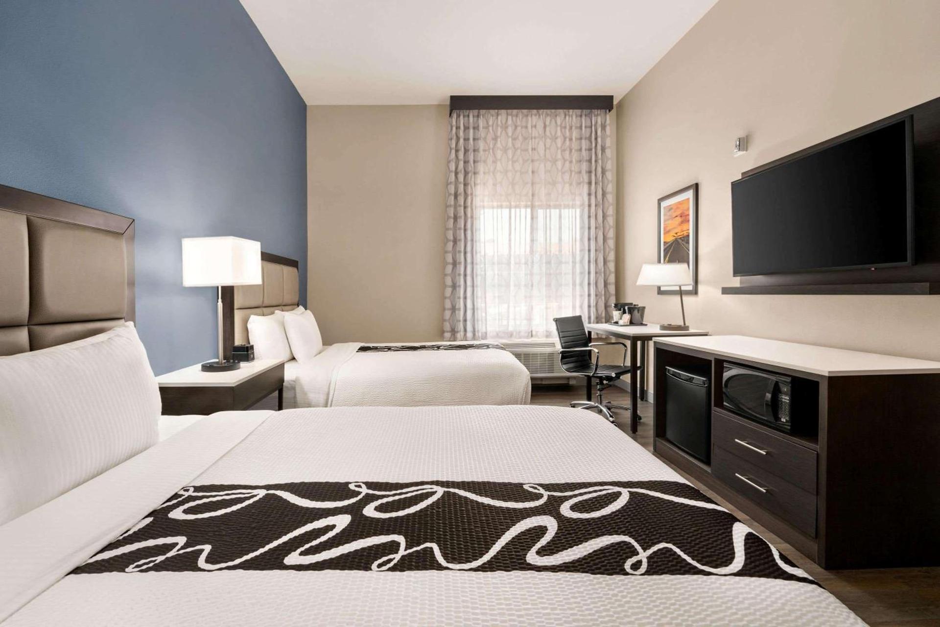 La Quinta Inn & Suites by Wyndham San Bernardino photo 8
