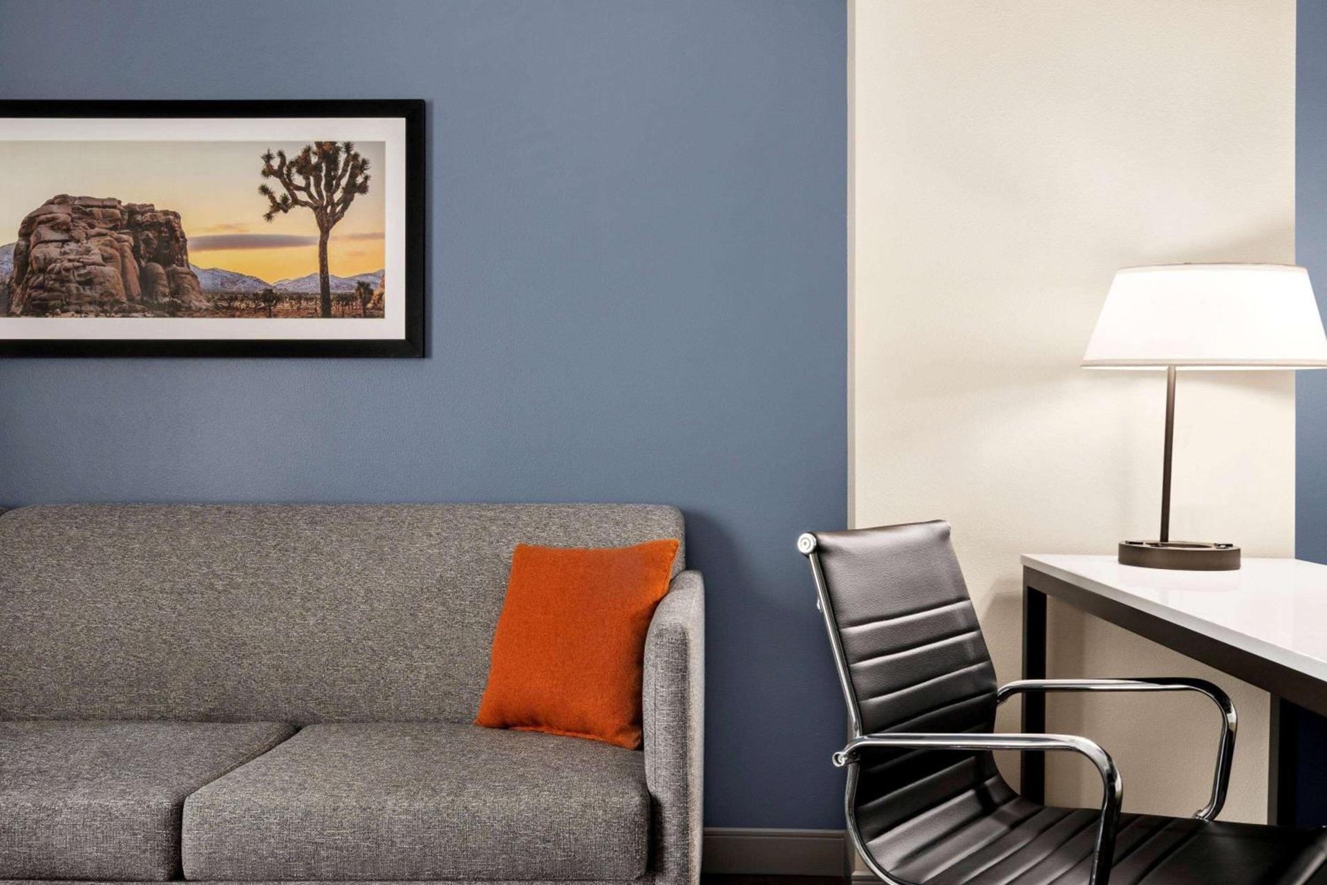 La Quinta Inn & Suites by Wyndham San Bernardino photo 11