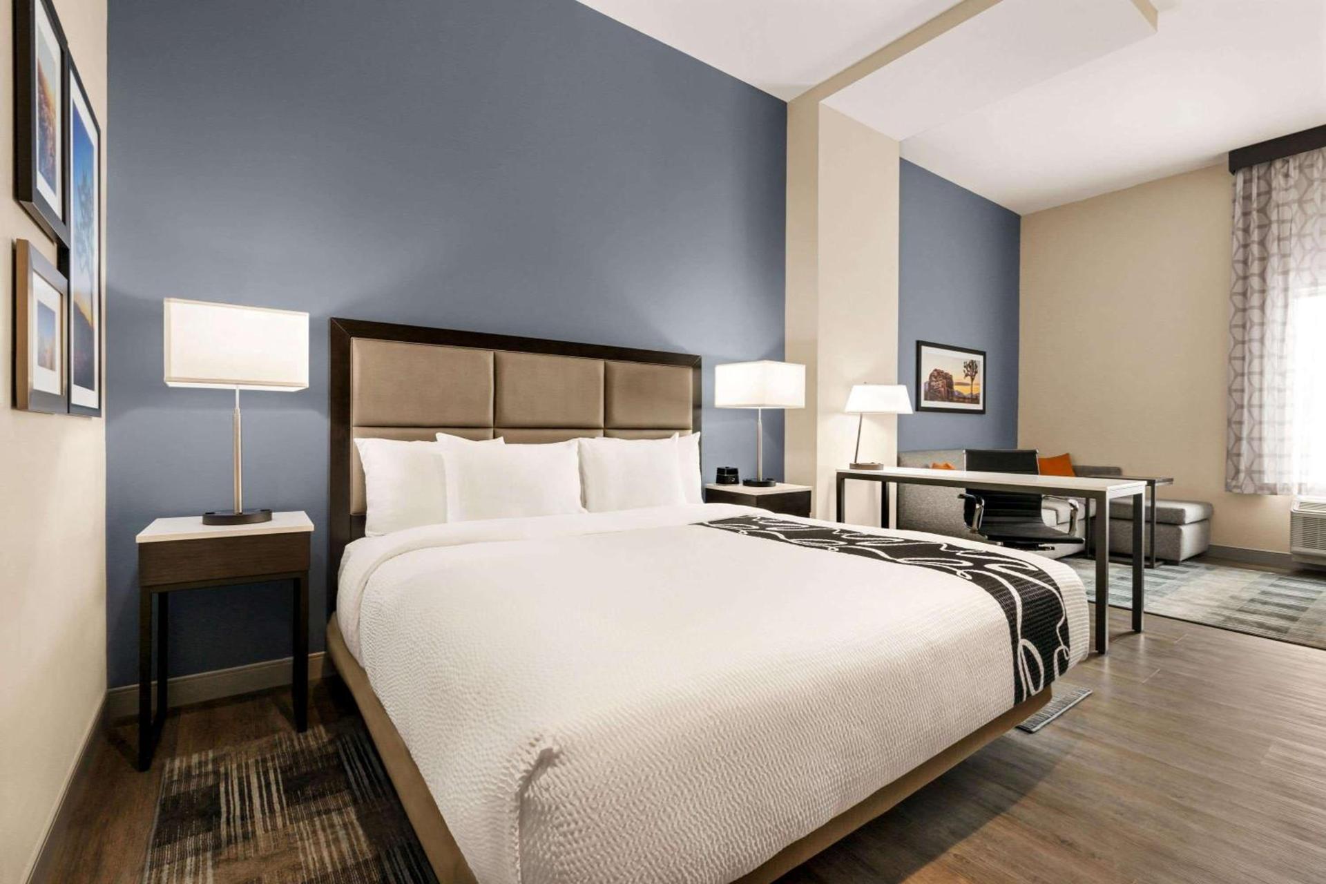La Quinta Inn & Suites by Wyndham San Bernardino photo 35