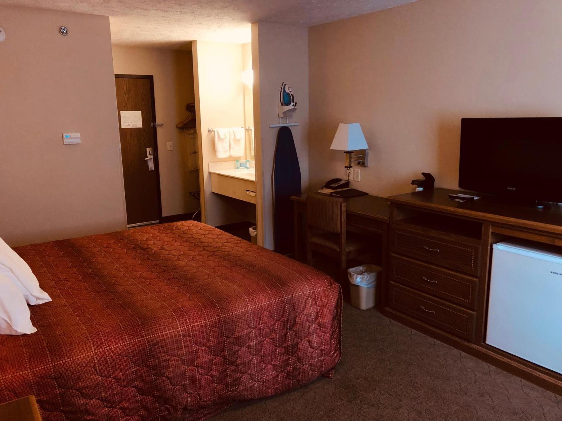 Shenandoah Inn & Suites photo 25