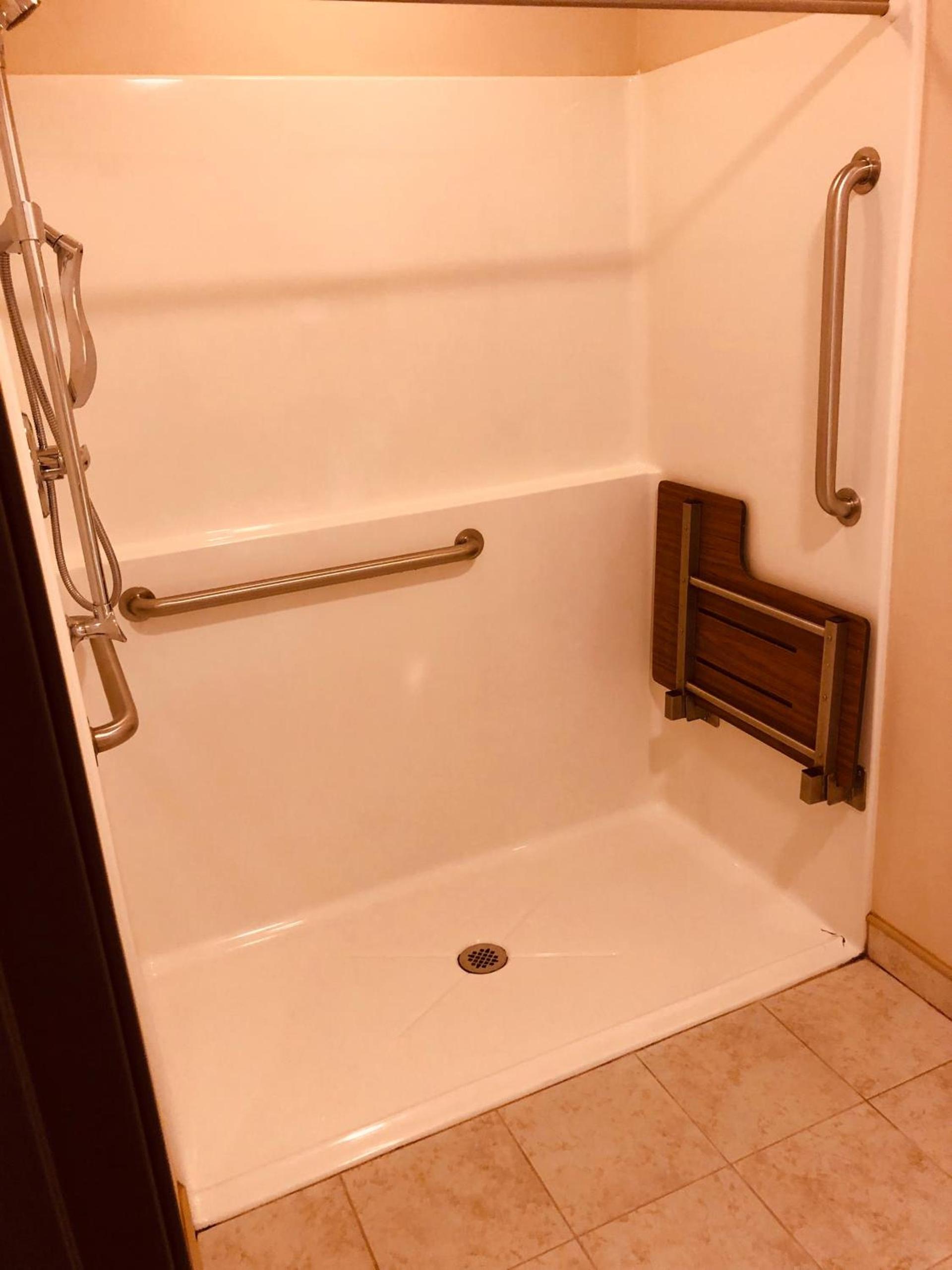 Shenandoah Inn & Suites photo 19