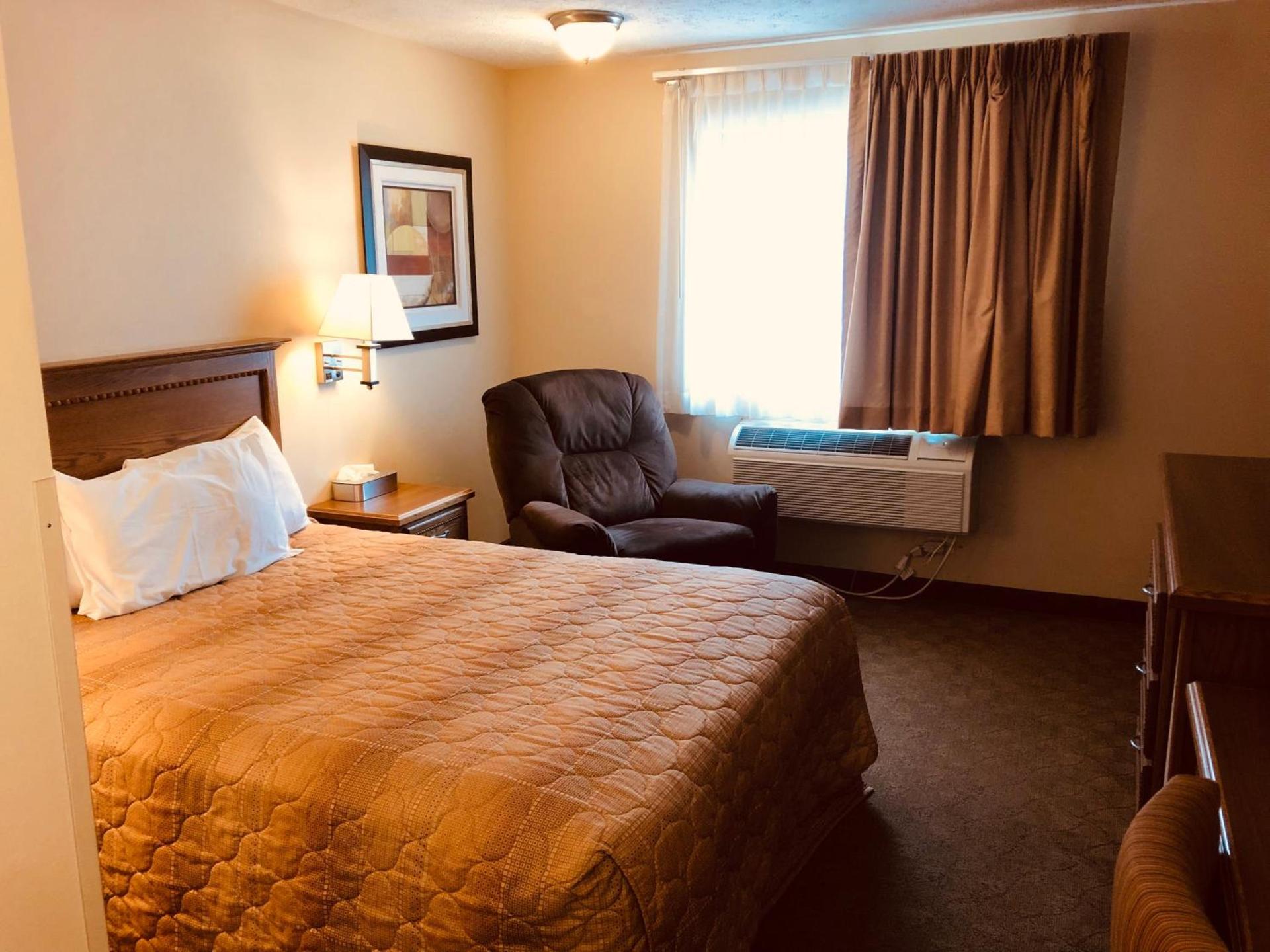 Shenandoah Inn & Suites photo 21