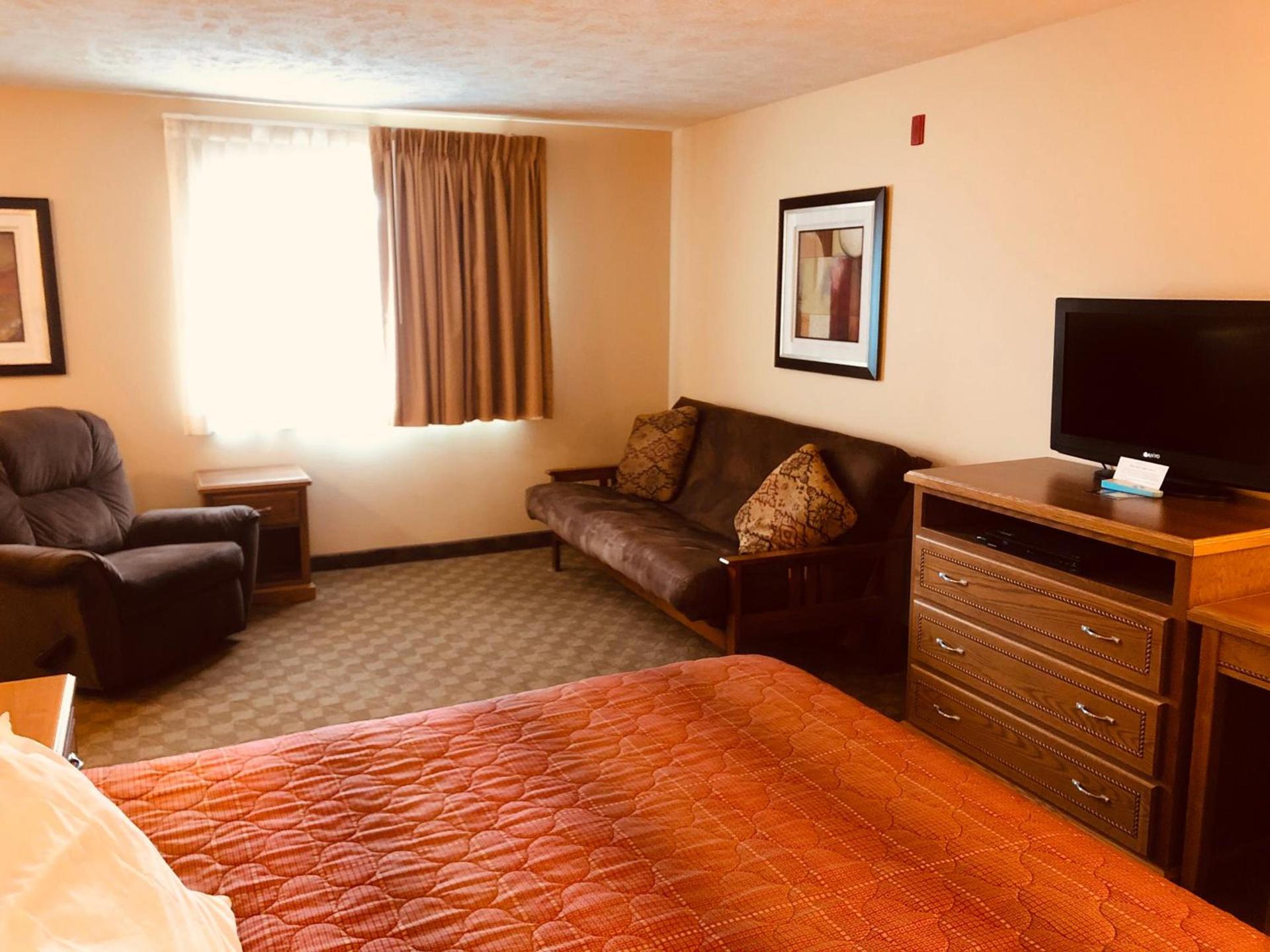Shenandoah Inn & Suites photo 16